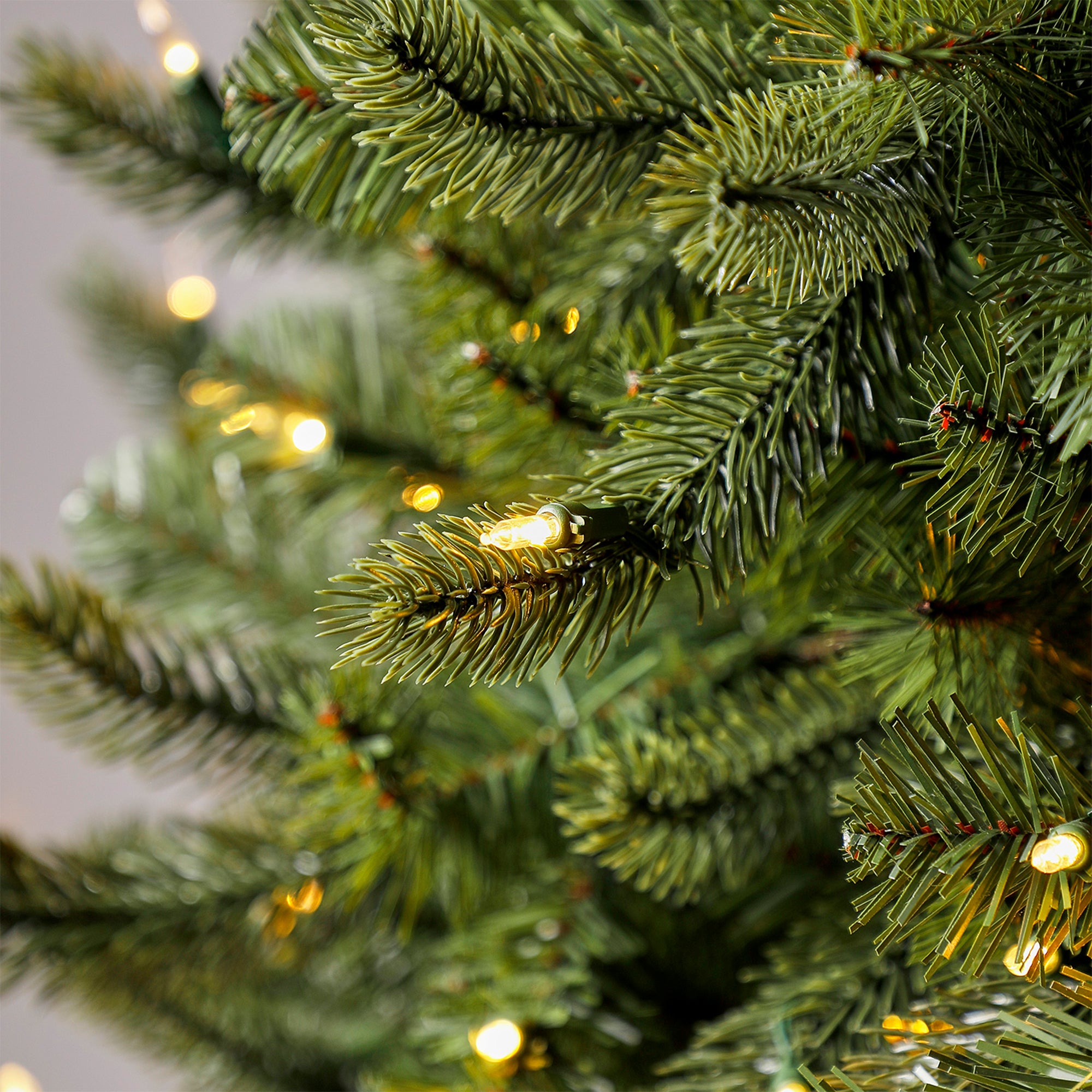 Evergreen Classics 7.5 Ft Vermont Spruce Tree, 600 Remote LED Lights (Used) - VMInnovations