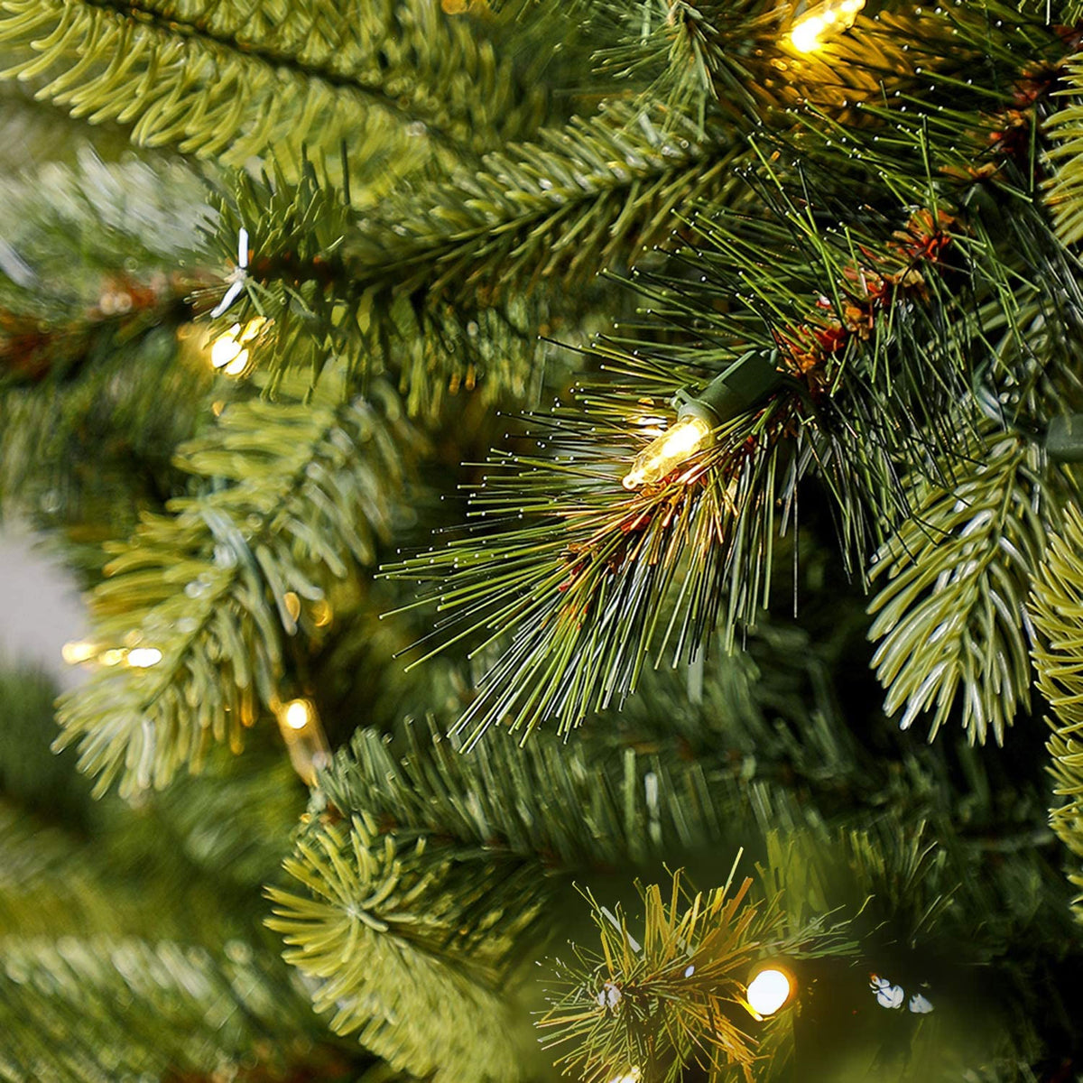 Evergreen Classics Norway Spruce 9' Prelit Artificial Christmas Tree (Open Box)