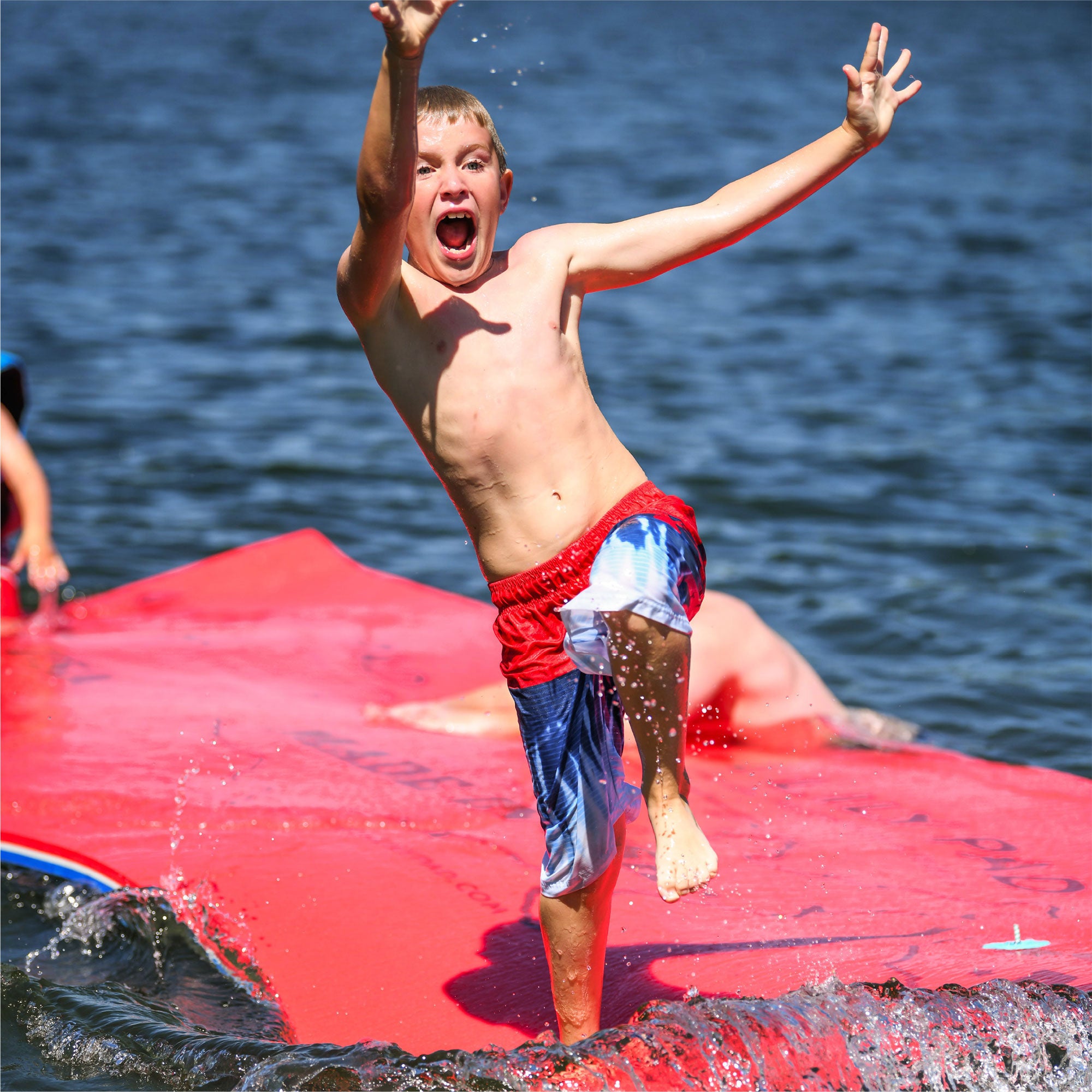 Aqua Lily Pad 16' Floating Foam Island with Foam Pool Noodle Float, Lime Green