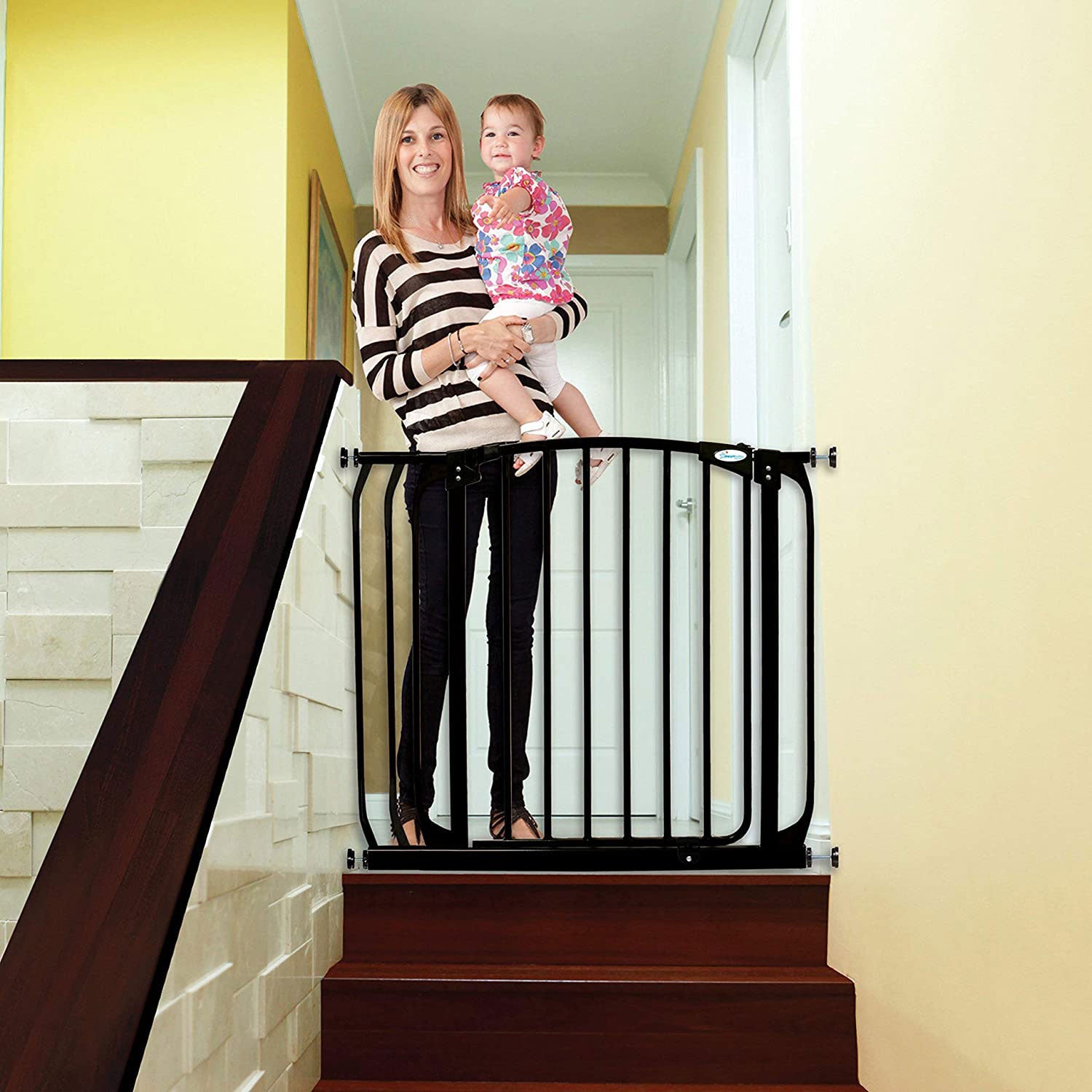 Dreambaby L778B Chelsea 28 to 39 Inch Auto-Close Baby Pet Safety Gate, Black