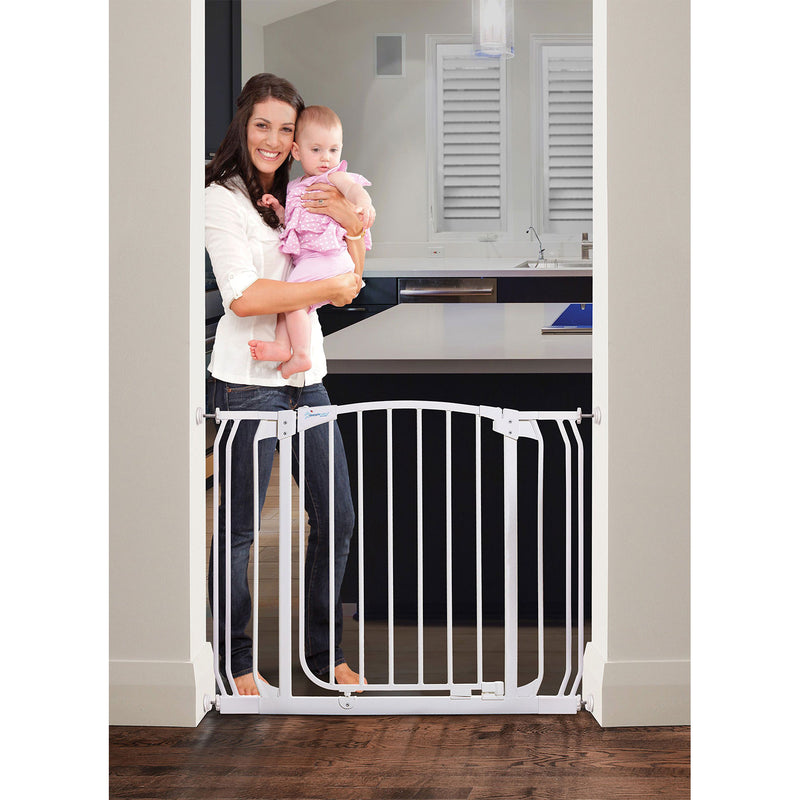 Dreambaby L778W Chelsea 28 to 39 Inch Auto-Close Baby Pet Safety Gate, White
