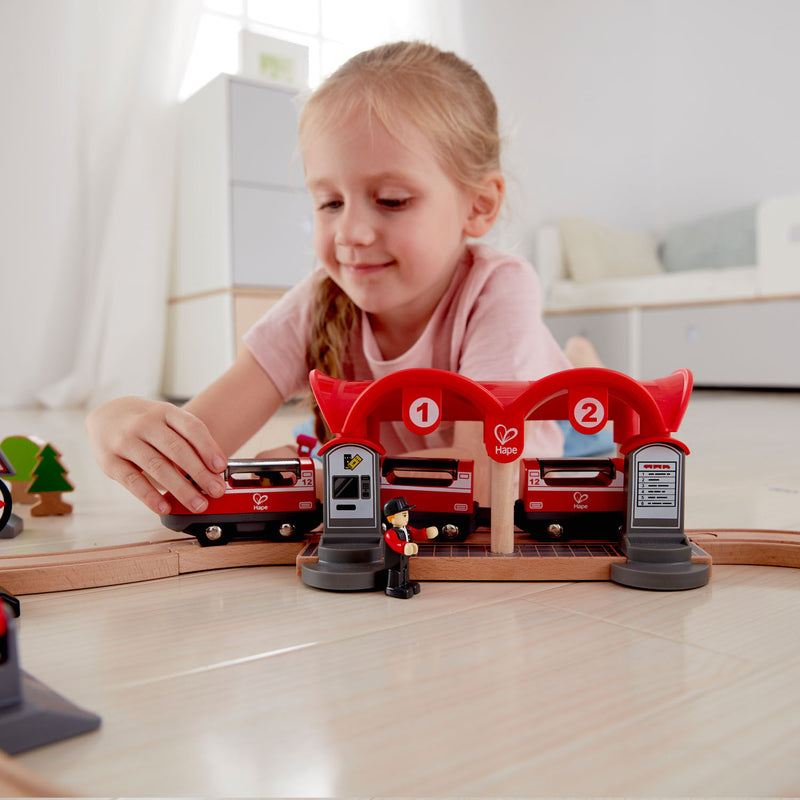 Hape E3769 Busy City Themed Railway Train Mining Loader Set with Magnetic Crane