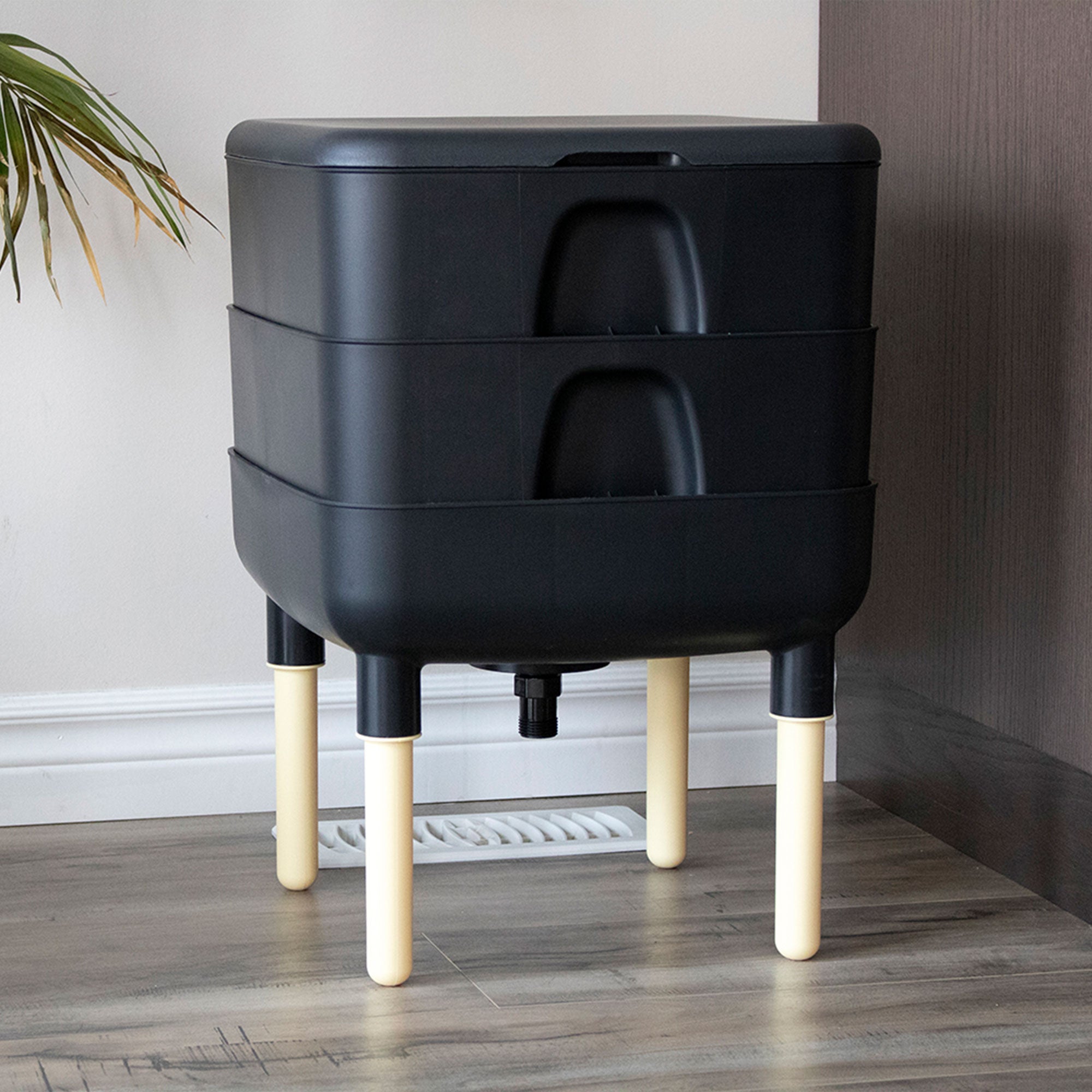 6 Gallon Worm Composter Bin w/ Garden Trays, Black (Open Box) - VMInnovations