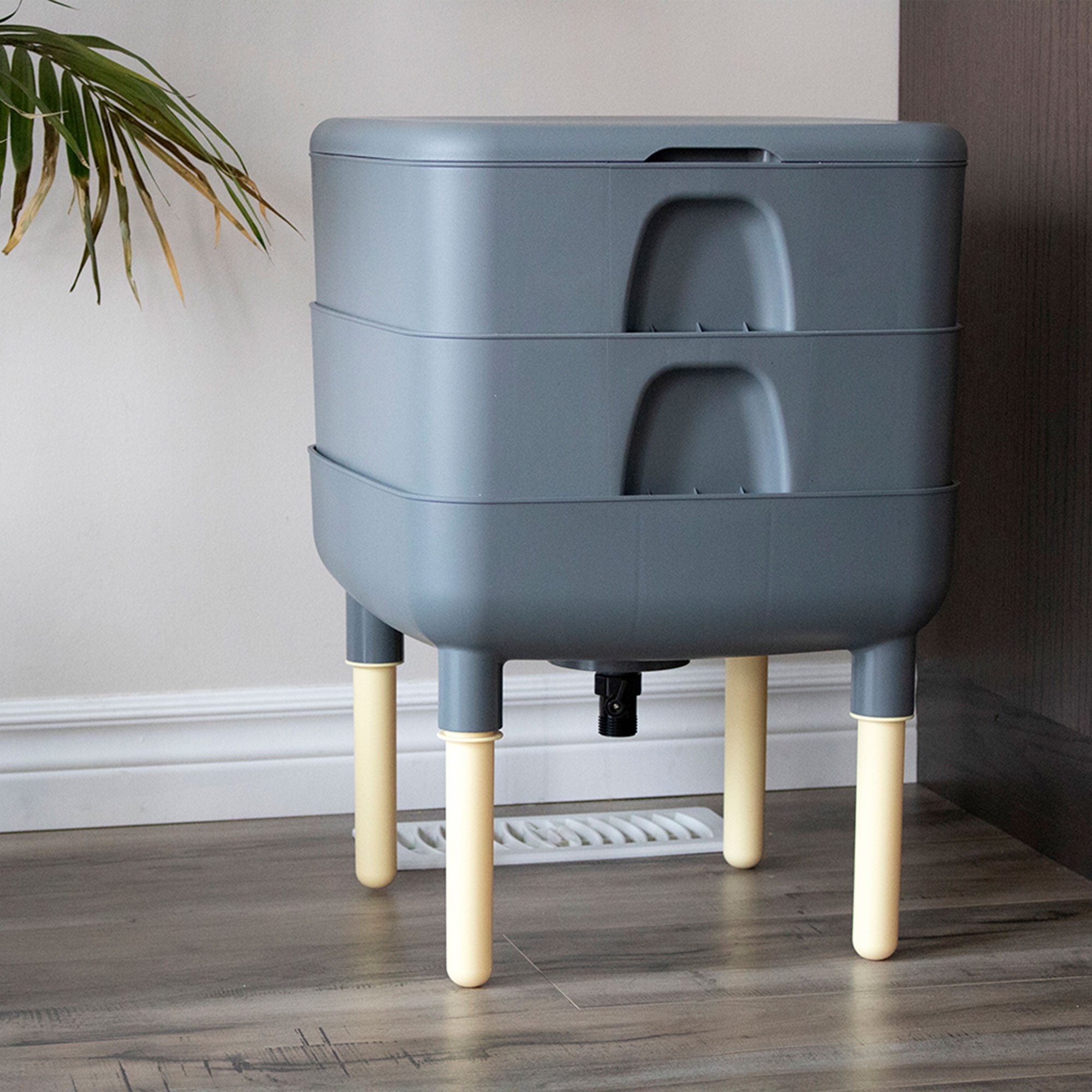 FCMP Outdoor Essential Living 6 Gallon Worm Composter Bin w/ Garden Trays, Gray (Refurbished)