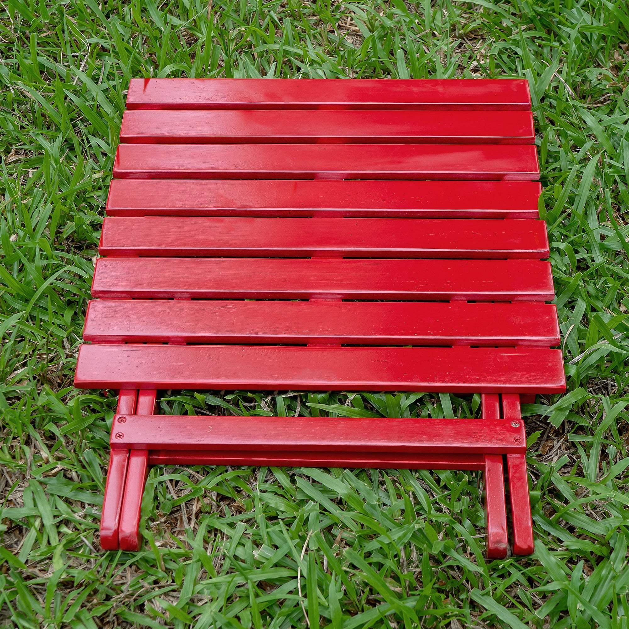 Northbeam Outdoor Portable Foldable Wooden Deck Lounge Chair w/ Side Table, Red - VMInnovations