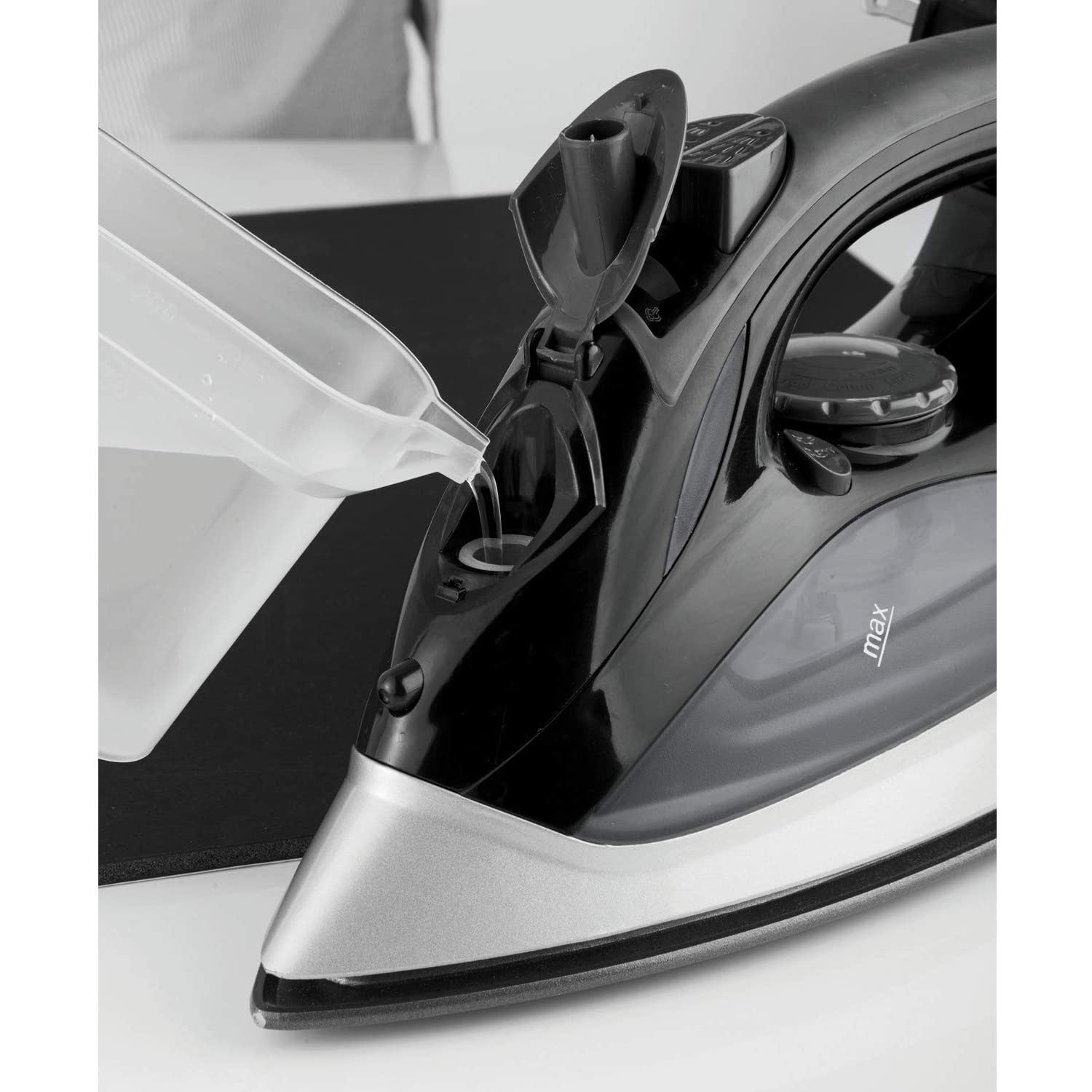 Brentwood 1200 W Laundry Clothes Steam Iron with Auto Shut Off, Black (Open Box)