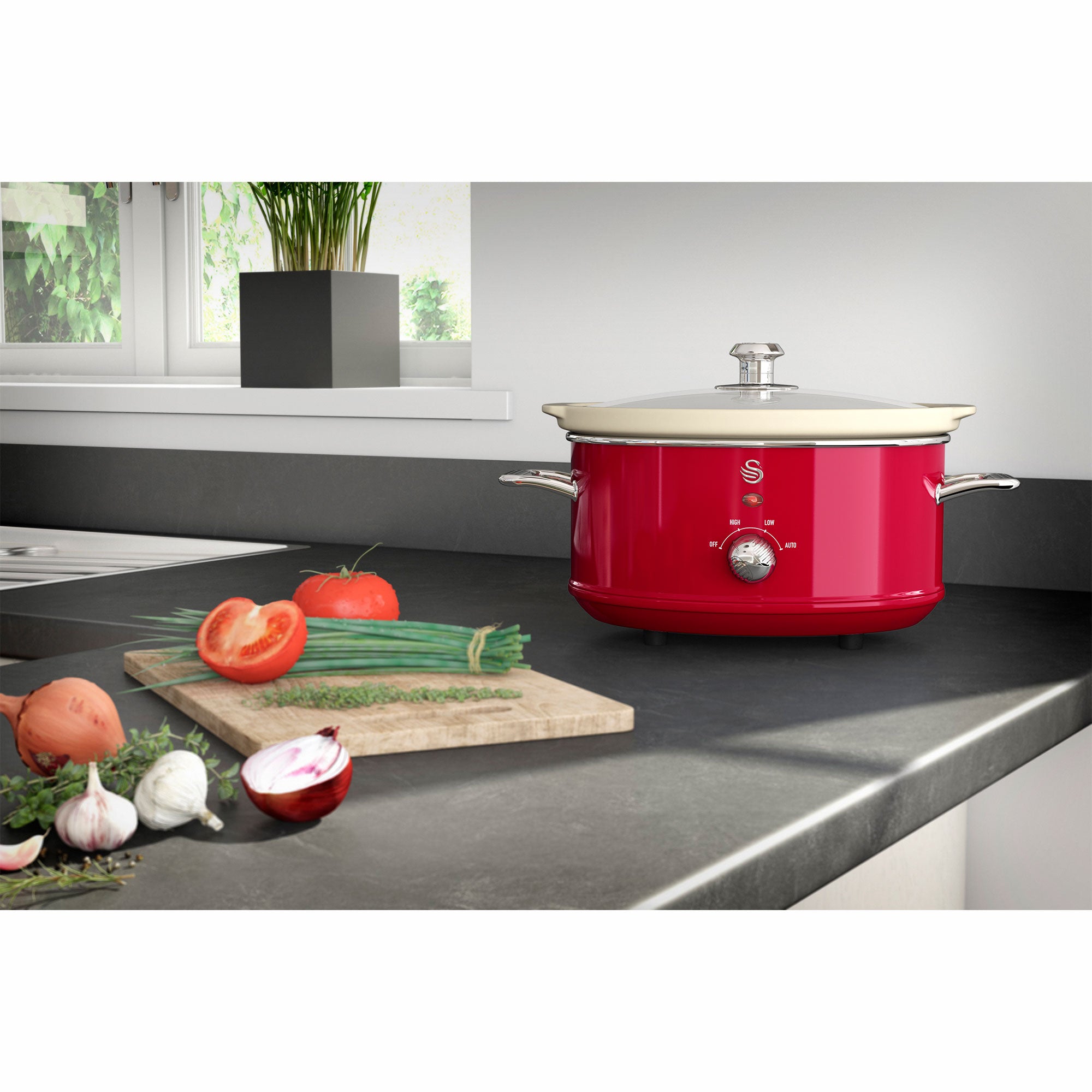 Swan 3.5 Liter 200 Watt Vintage Retro Automatic Kitchen Slow Cooker Pot, Red
