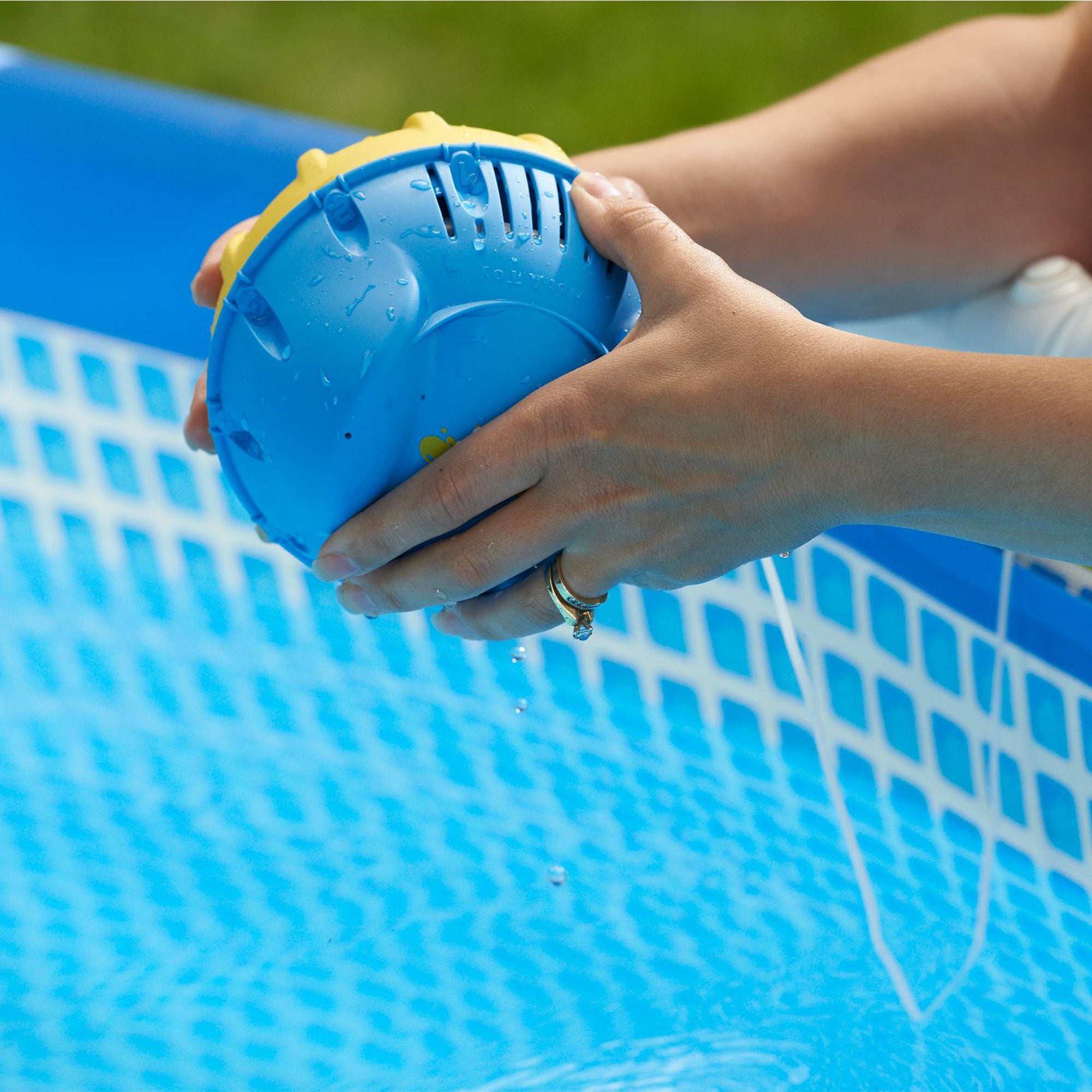 Hey! Cool Pool Float Cleaning Swimming Pool with Bestway Steel Pro Round Frame
