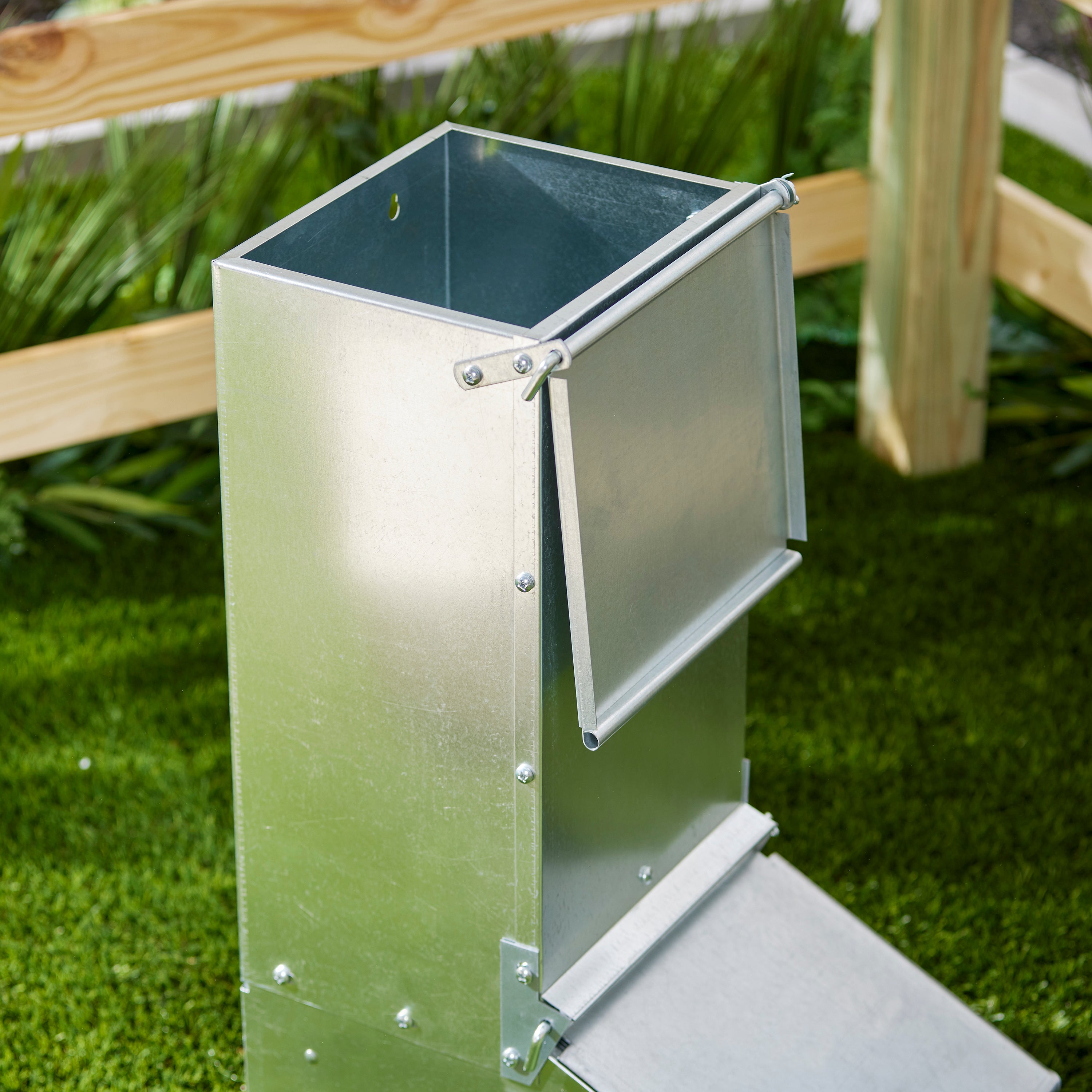 Brower Single Door Feeder for Supplemental Feeding, 1.5 Bushels/50 Lb (Open Box) - VMInnovations