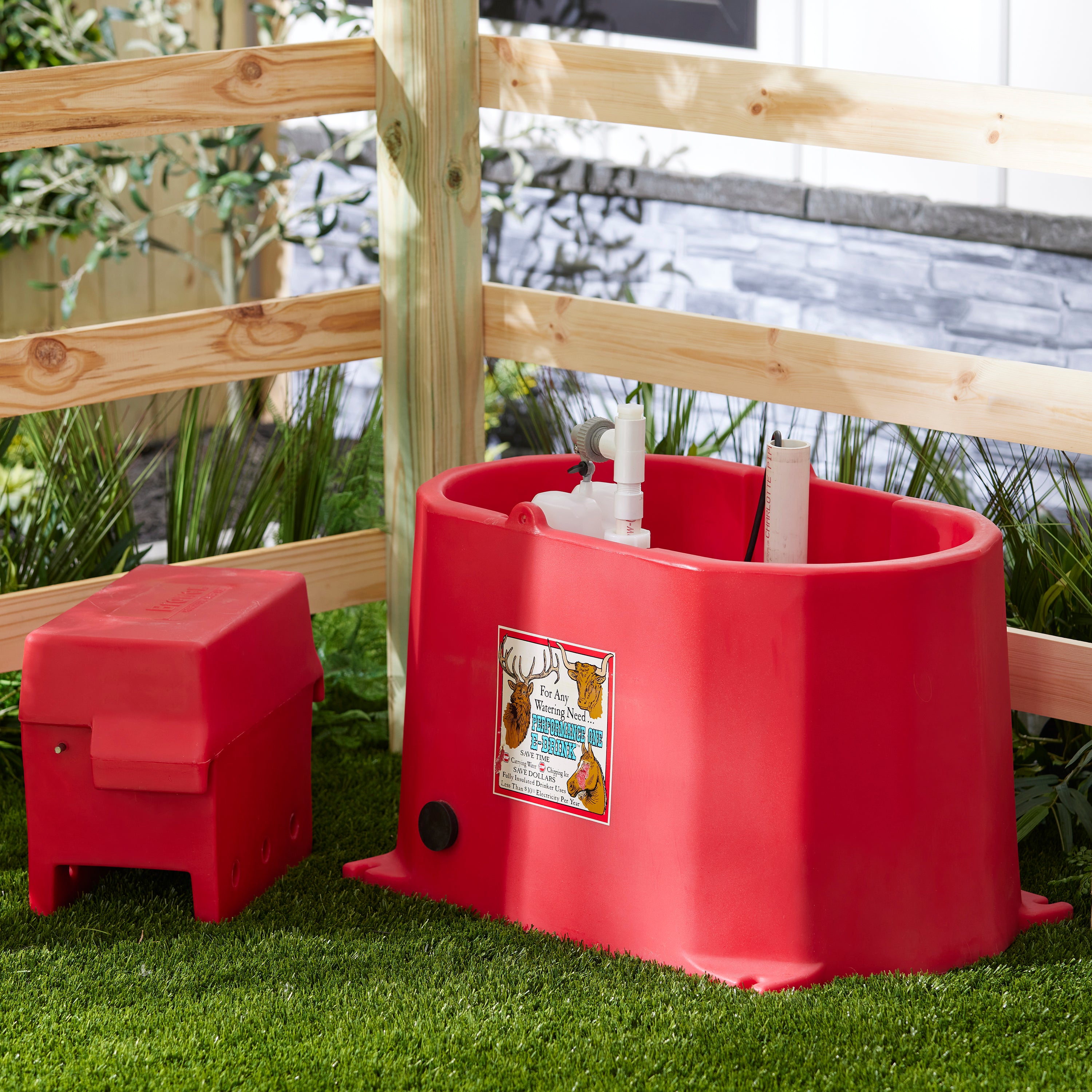 Brower MPO17E 250W Poly Plastic 17 Gallon Heated Outdoor Livestock Waterer, Red - VMInnovations