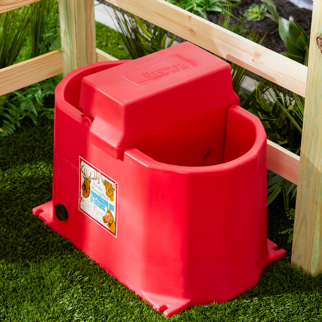 Brower MPO17E 250W Poly Plastic 17 Gallon Heated Outdoor Livestock Waterer, Red