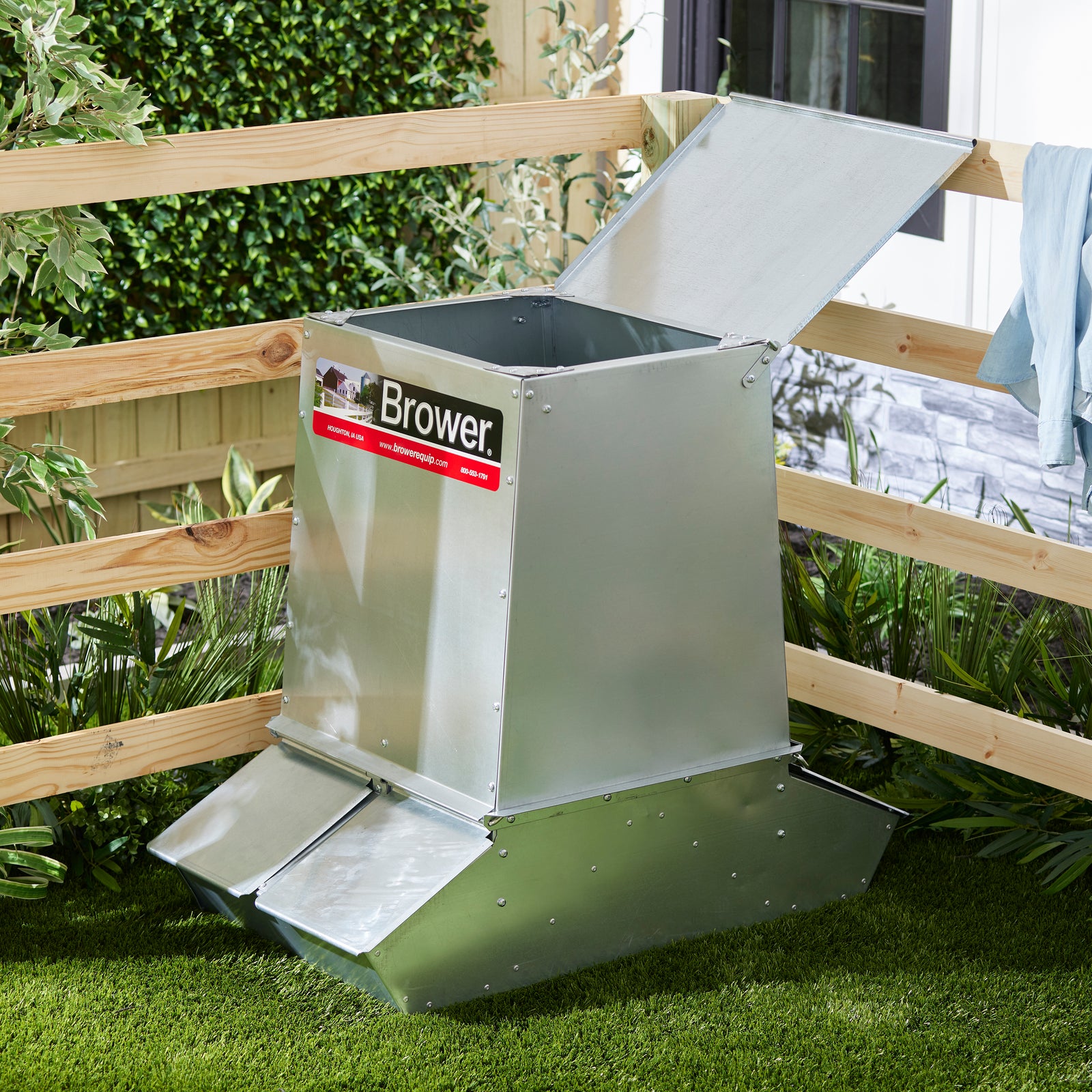 Brower SF74 Gro Fast 4 Door Hog Feeder for Livestock, 7 Bushels (Open Box) - VMInnovations