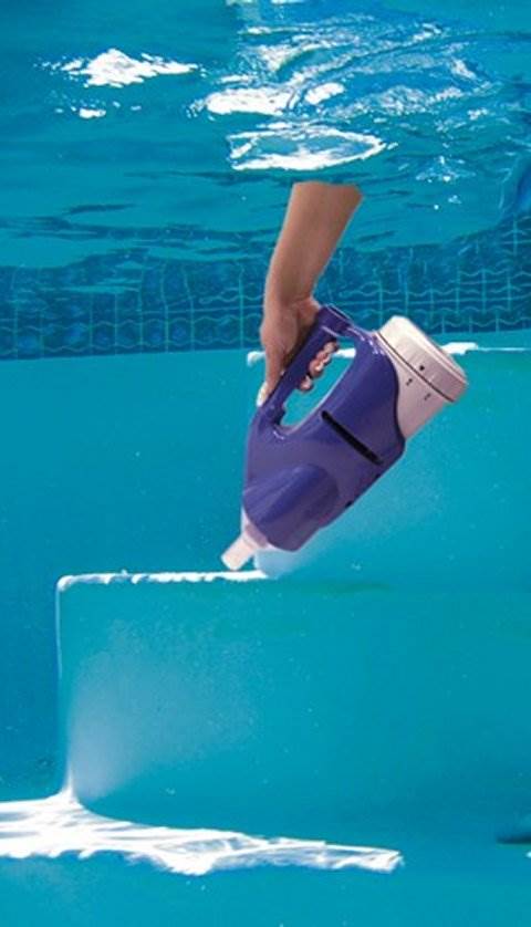WATER TECH Pool Blaster Catfish Pool/Spa Cleaner w/ Battery (Used)