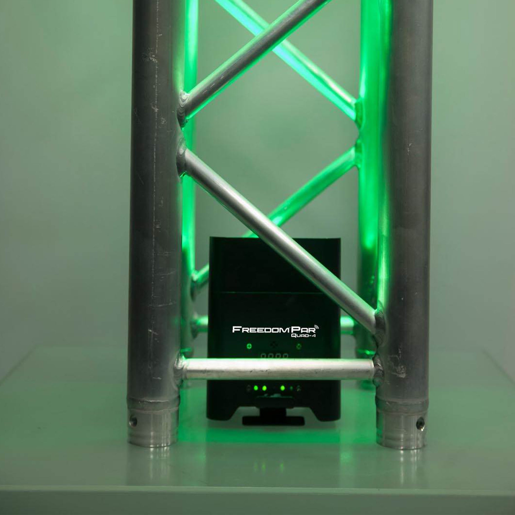 Chauvet DJ Freedom Par Quad 4 Wash Light w/ Remote (8 Pack) & Charging Road Case - VMInnovations