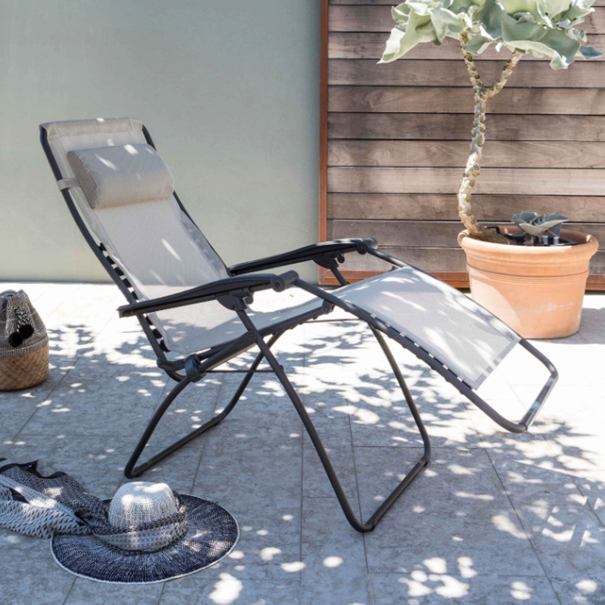 Lafuma RSXA Clip XL Bayline Steel Folding Patio Recliner Chair, Ocean (Open Box) - VMInnovations