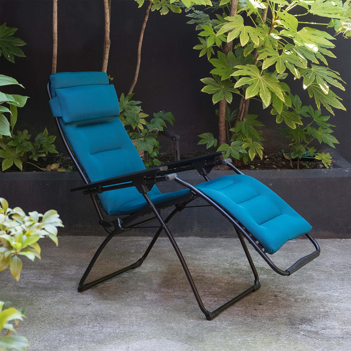 Lafuma Futura Air Comfort Folding Lawn Chair, Coral Blue (Open Box)