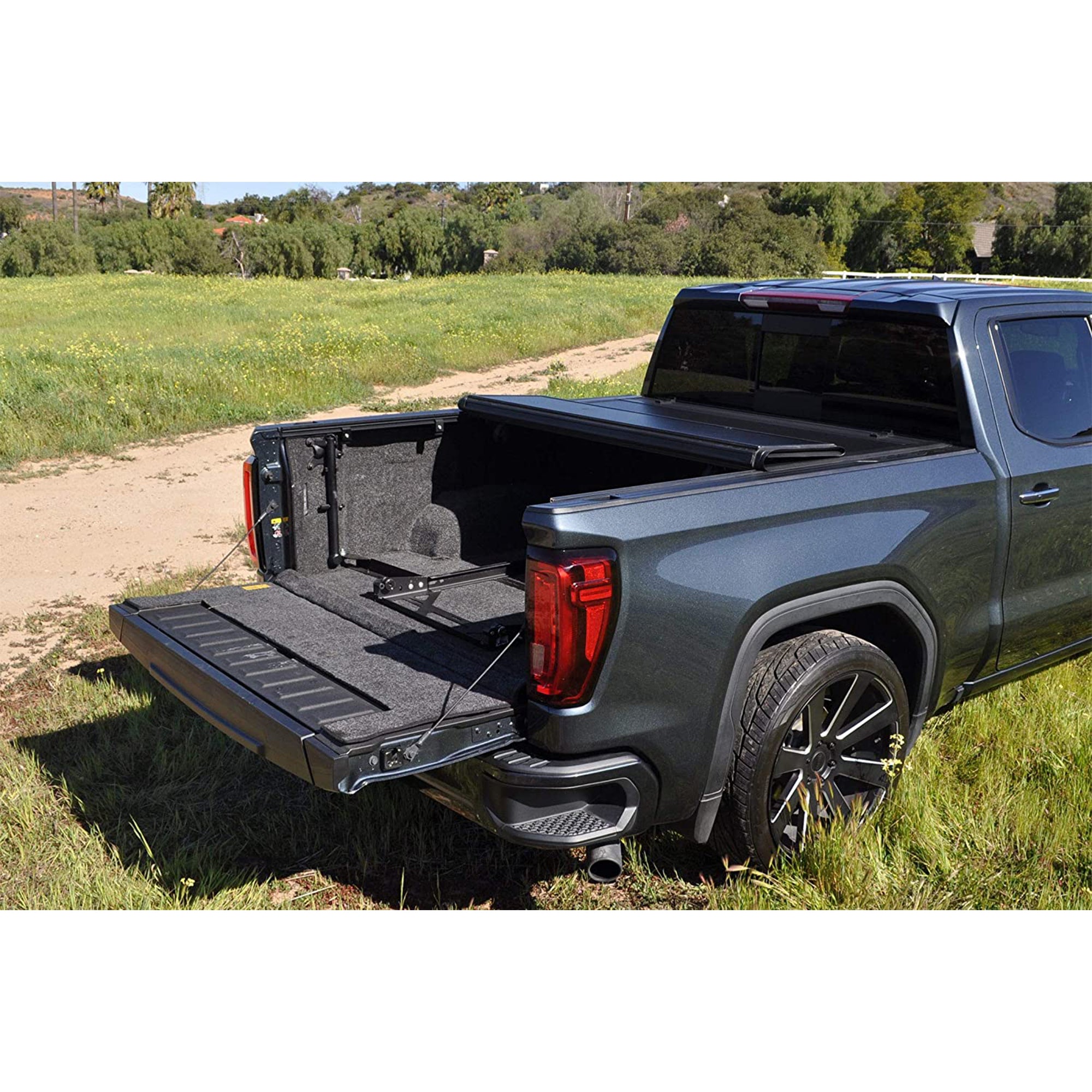 LEER Folding 5'8" Hard Cover for 2019 Chevy Silverado/GMC Sierra (For Parts) - VMInnovations
