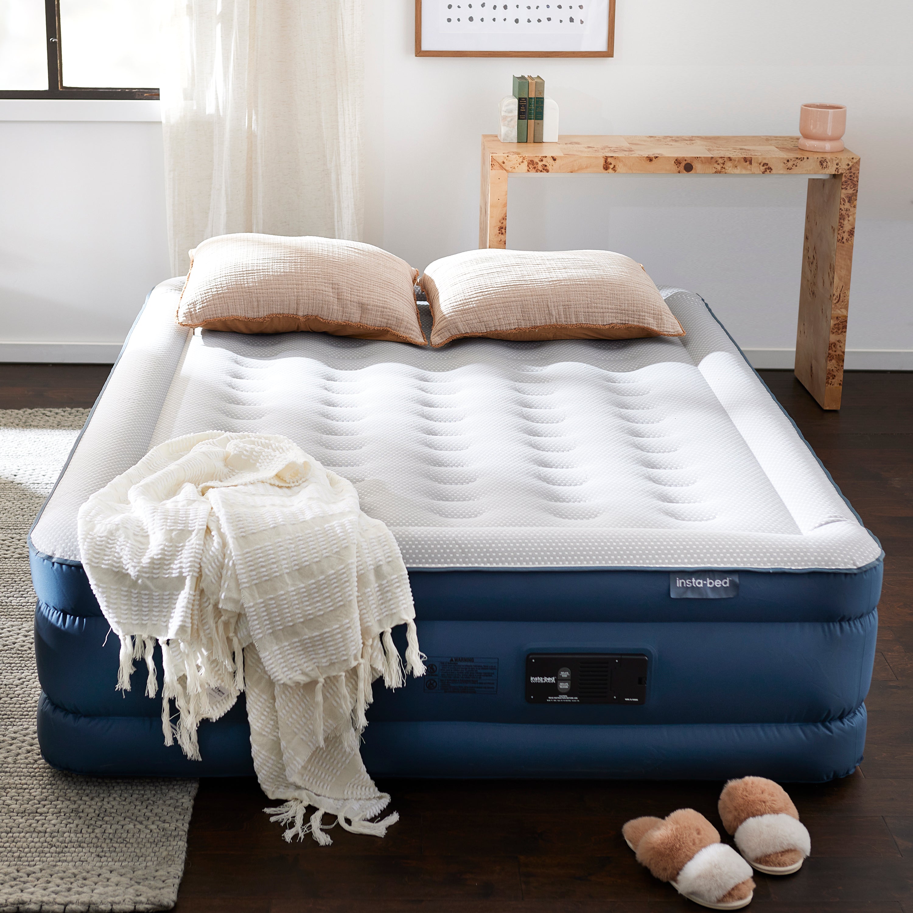 Insta-Bed Whispair 18 Inch Queen Size Air Mattress with Internal Pump (Used) - VMInnovations