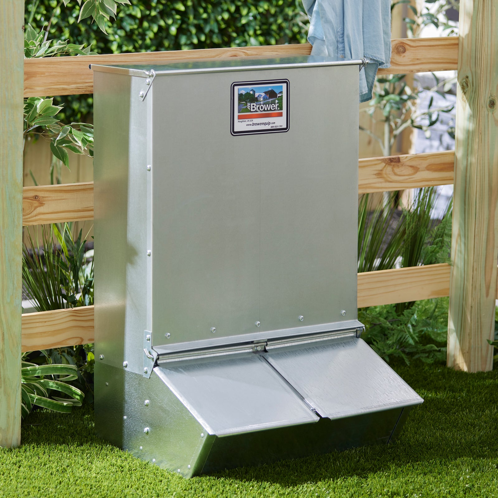 Brower 2 Door Hog Supplement Feeder, 3.7 Bushels, Feeds 8 Hogs (For Parts) - VMInnovations