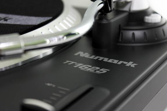 NUMARK iBATTLEPACK Dual DJ Vinyl Turntable Mixer + iPod