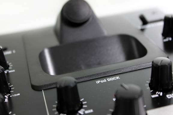 NUMARK iBATTLEPACK Dual DJ Vinyl Turntable Mixer + iPod