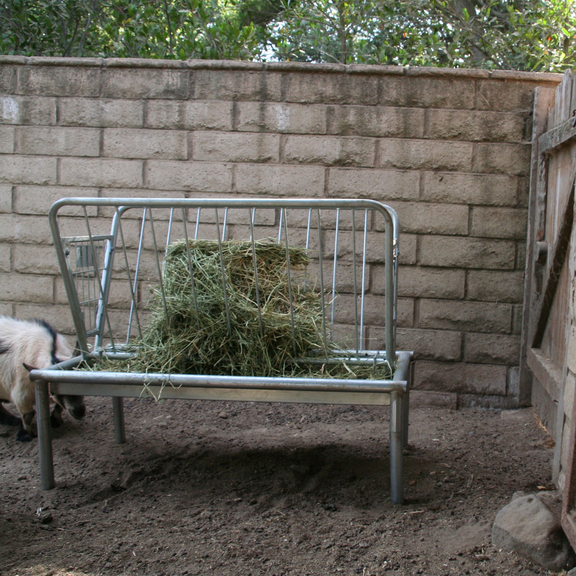 Rugged Ranch Products 4 Ft Heavy Duty Galvanized Steel Pasture Feeder (Open Box) - VMInnovations