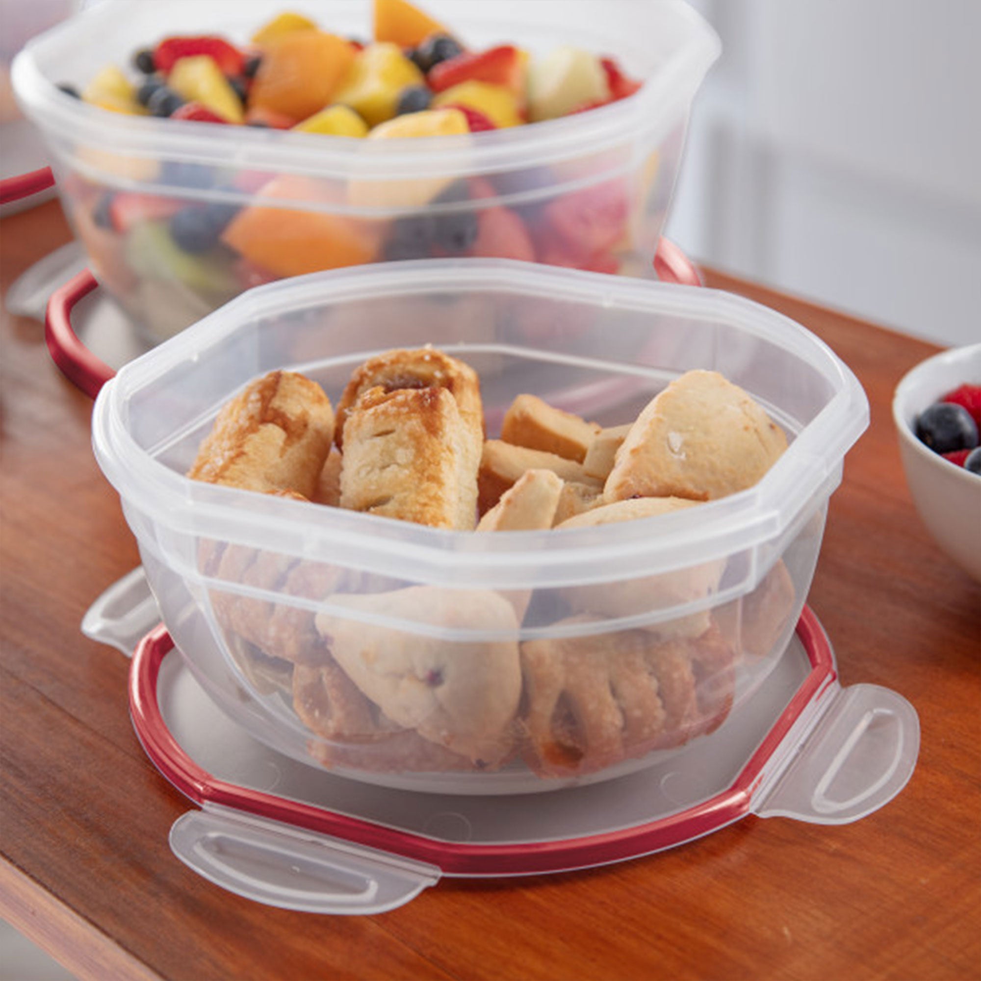 Sterilite Ultra Seal 2.5 Quart Plastic Food Storage Containers w/ Lid (16 Pack)