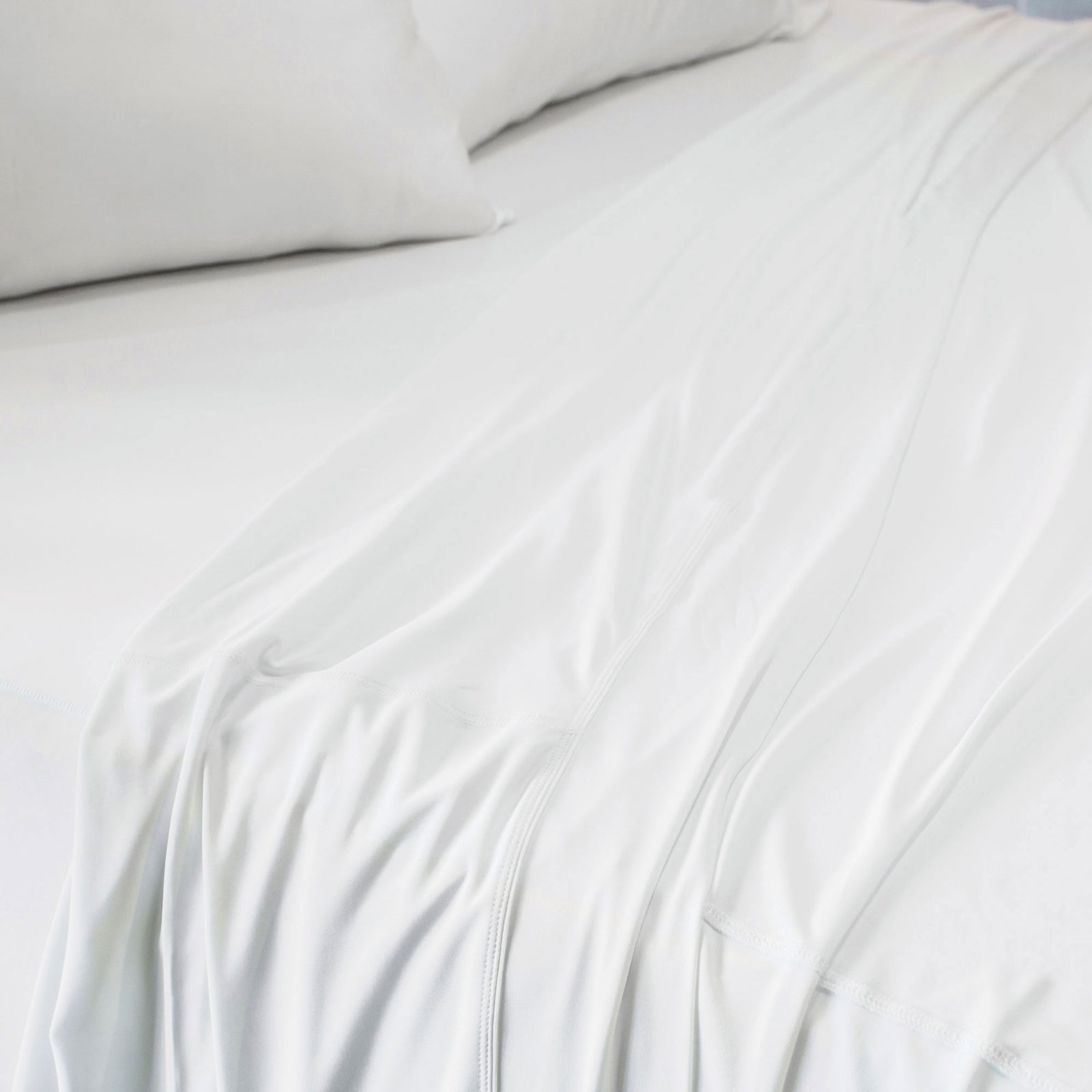 SHEEX Elevated Sheets w/ 2 Pillowcases, King/Cali King, Bright White (Used) - VMInnovations