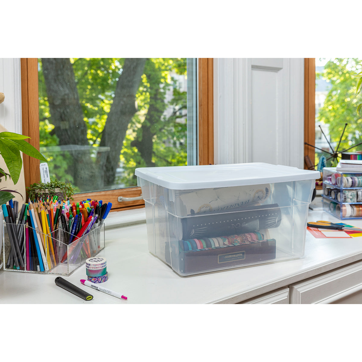 Rubbermaid Classic Clear Stackable 20 Quart Heavy Duty Plastic Storage Bins