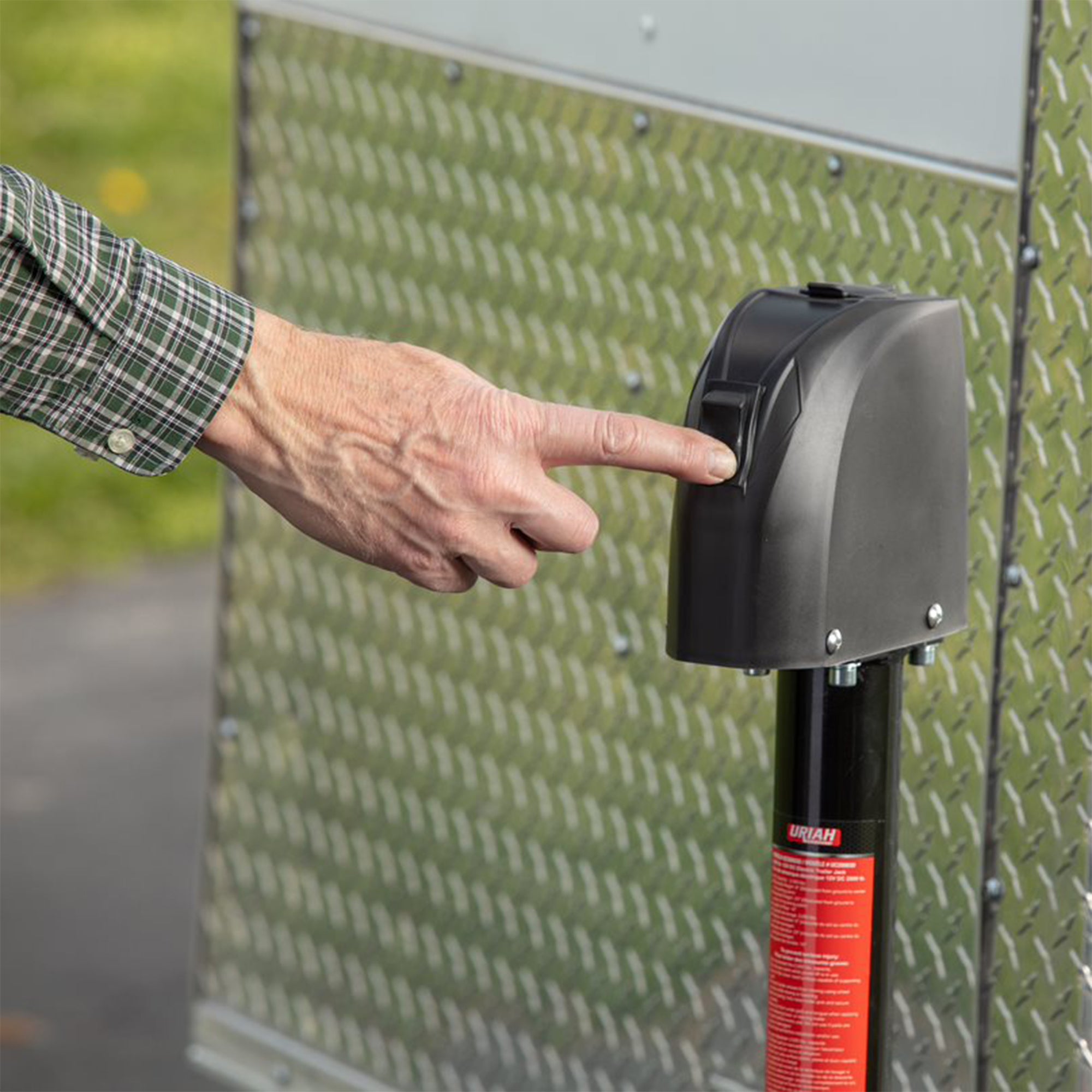Uriah 12V Electric Trailer Jack w/Hard Wire Connection, 2000lb Capacity (Used) - VMInnovations
