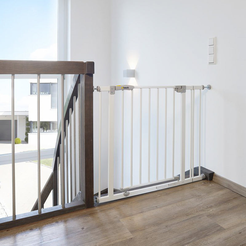 hauck Open N Stop Pressure Fit Safety Gate for Openings 29-31", White (Open Box)