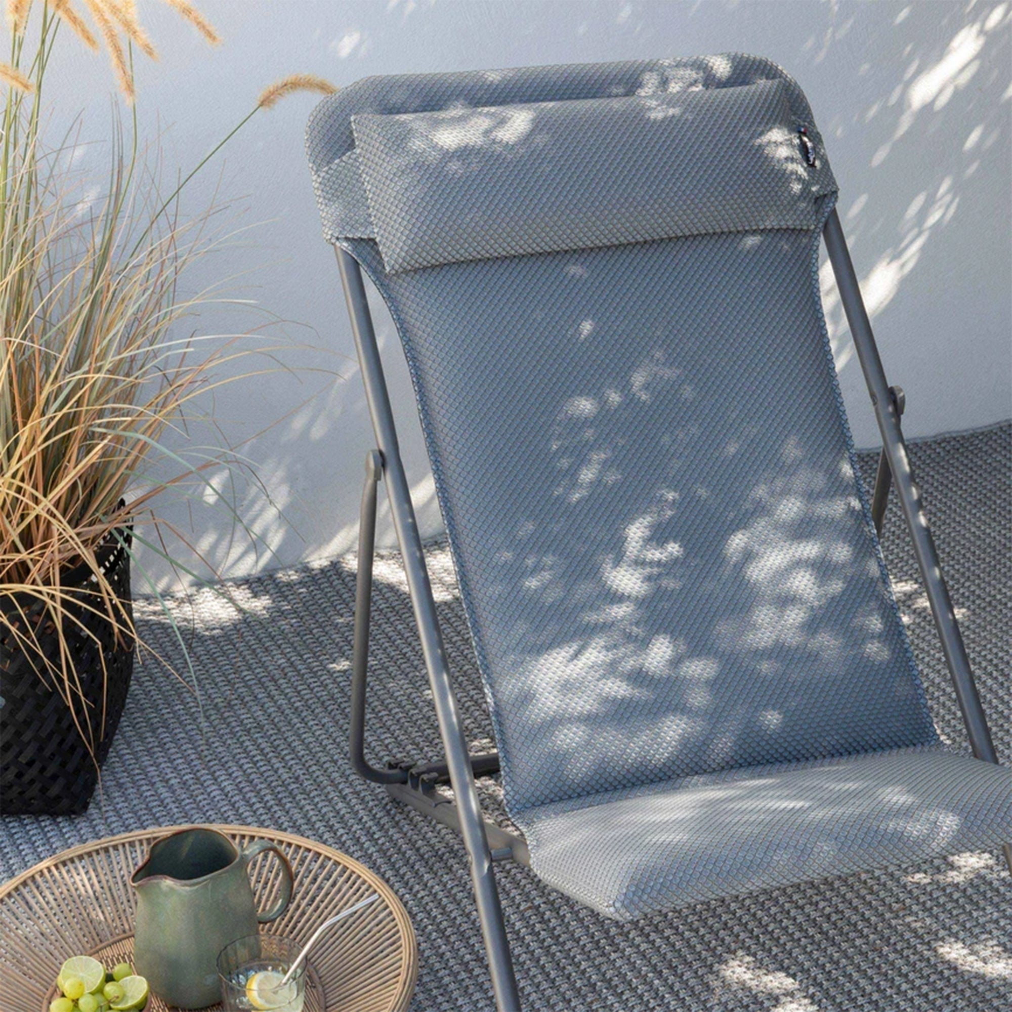 Maxi Transat Foam Padded Ultra Compact Foldable Sling Chair, Silver (Open Box) - VMInnovations