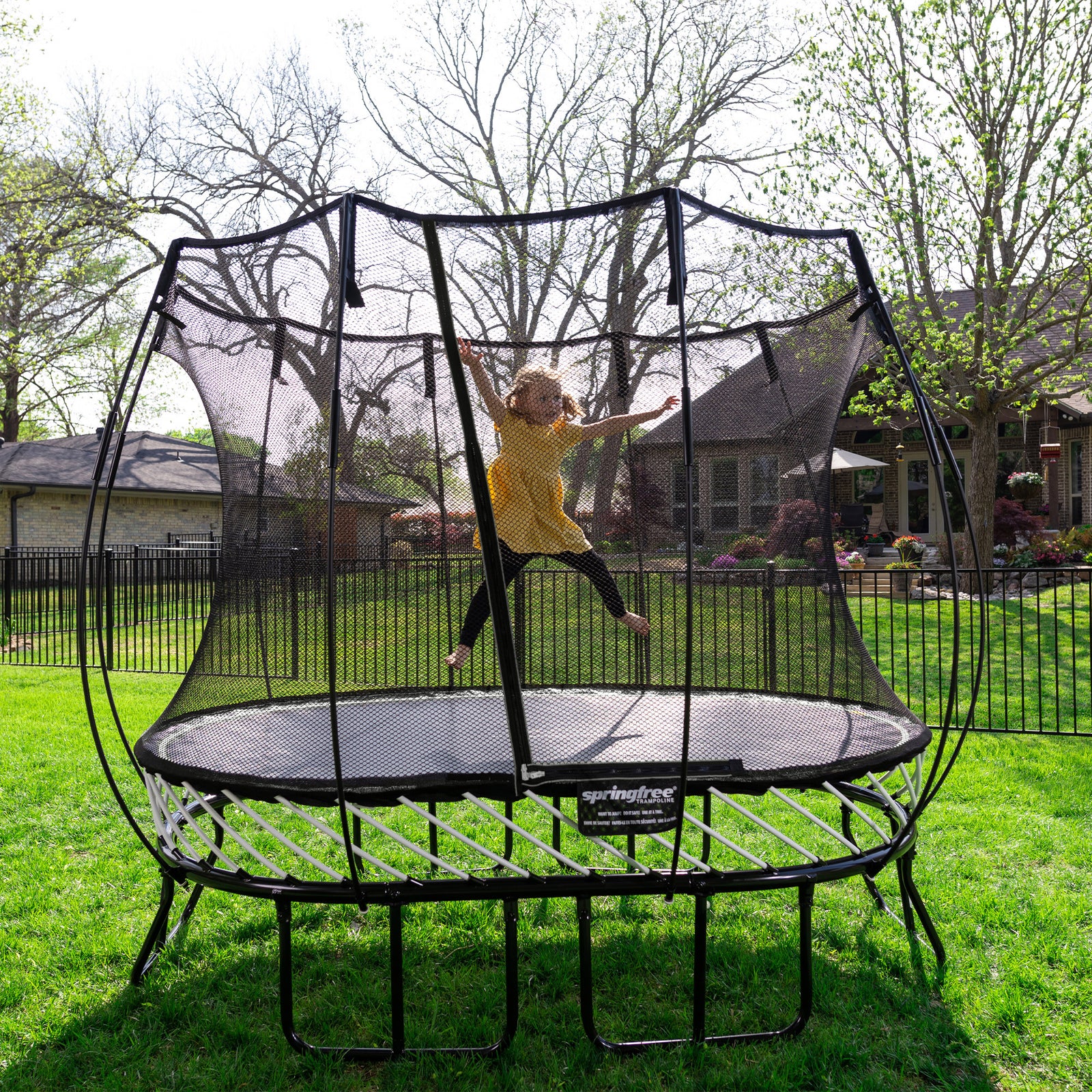 Springfree 6' x 9' Oval Outdoor Backyard Trampoline with FlexiNet and Soft Edge - VMInnovations