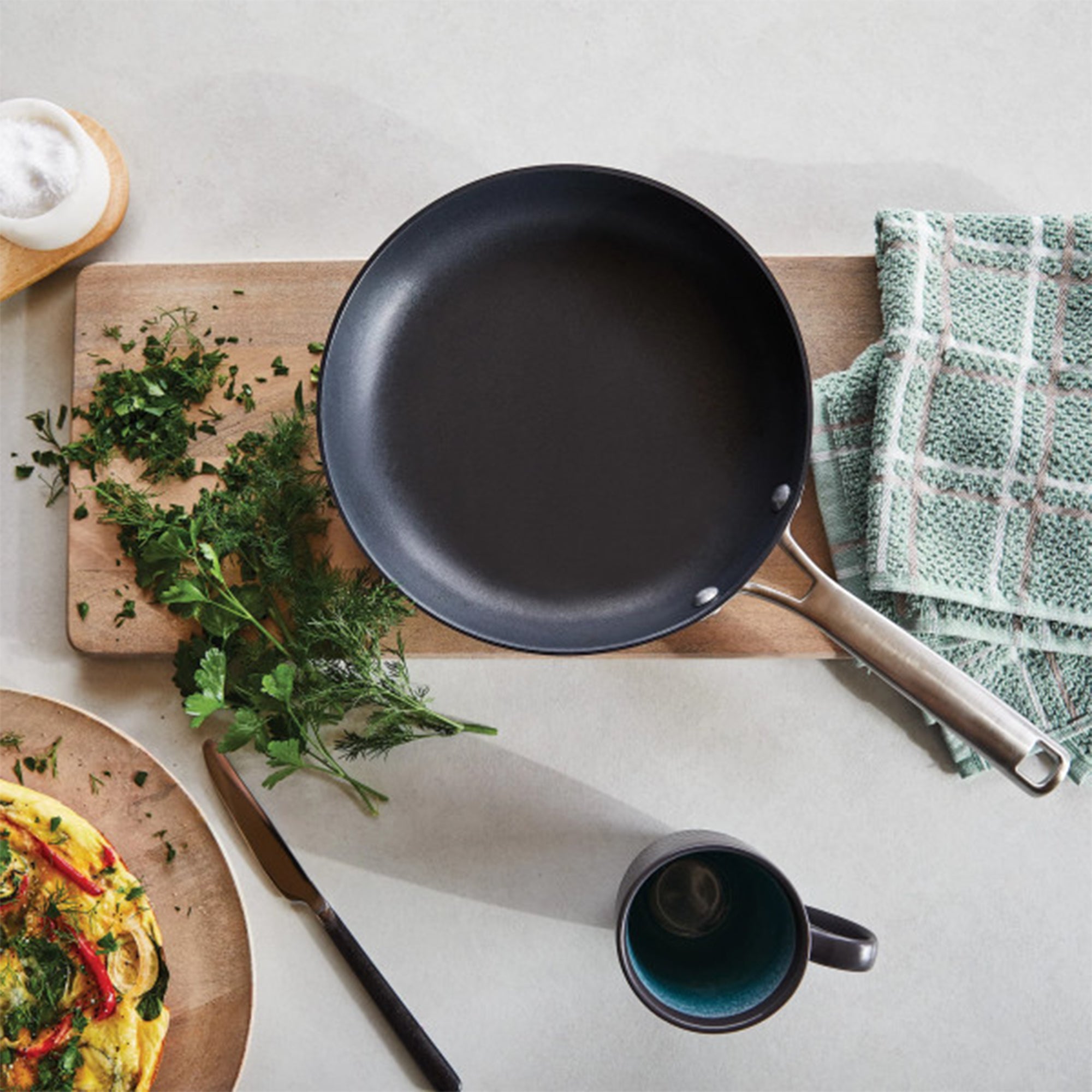 Calphalon Classic 3.5 Quart Hard Anodized Nonstick Cookware Sauce Pan with Lid - VMInnovations