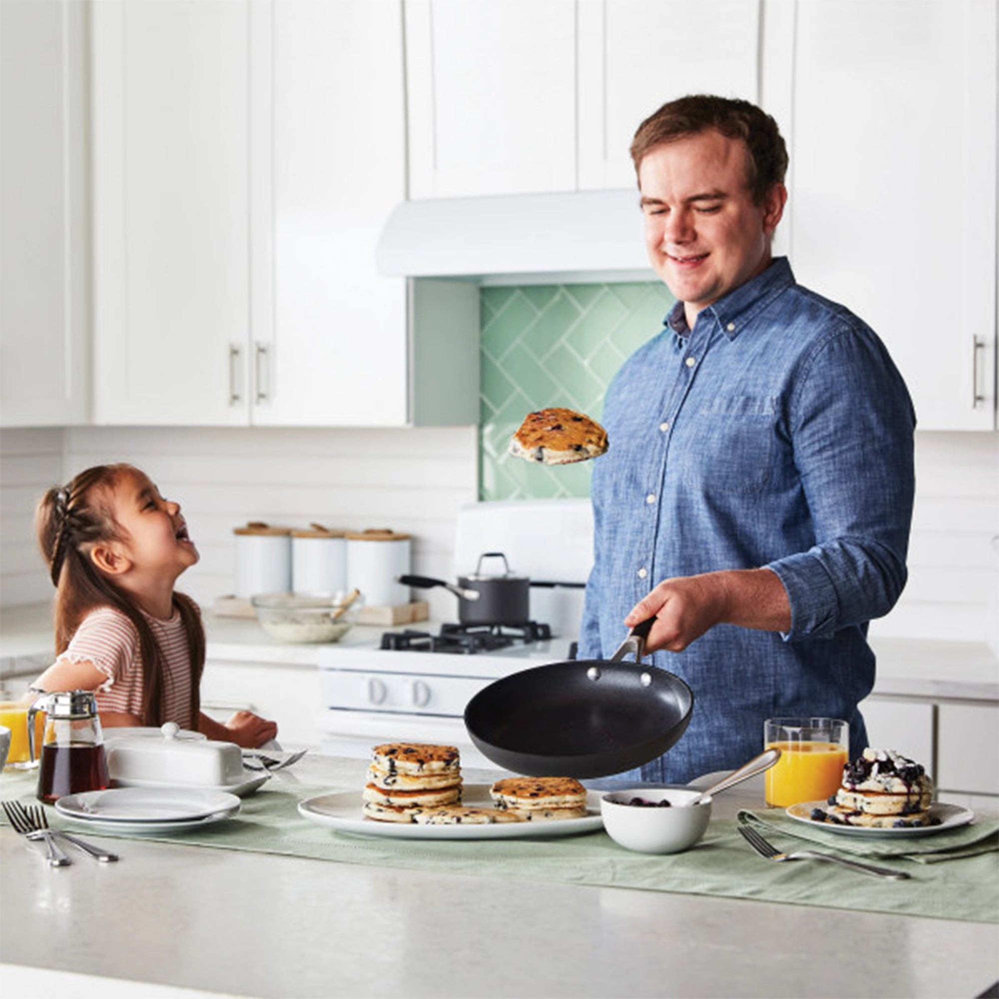 Calphalon Classic 3.5 Quart Hard Anodized Nonstick Cookware Sauce Pan with Lid - VMInnovations
