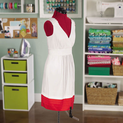 Singer Adjustable Dress Form Fits 4-10 Small/Medium w/360 Degree Hem Guide, Red