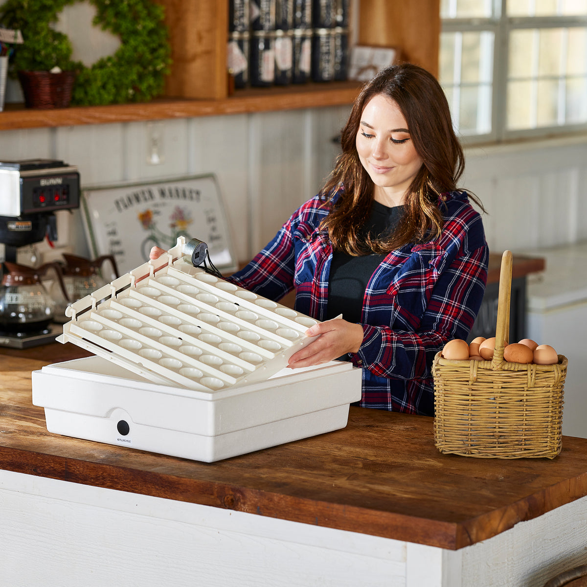Farm Innovators 3200 Automatic Egg Turner for Improved Hatch, White (Open Box) - VMInnovations