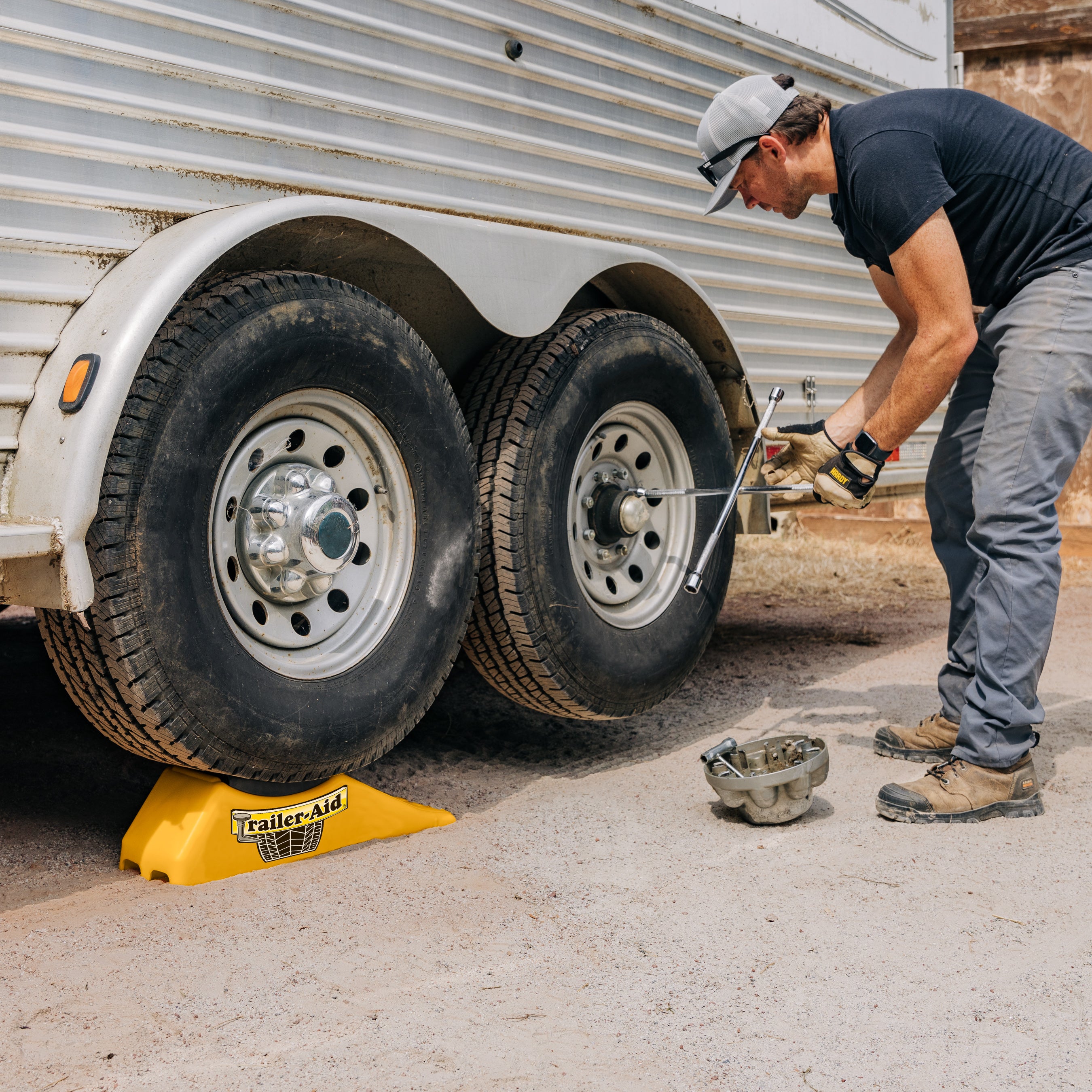 Camco Trailer Tandem Trailer Tire Changing Ramp w/5.5" Lift, Yellow (Open Box)