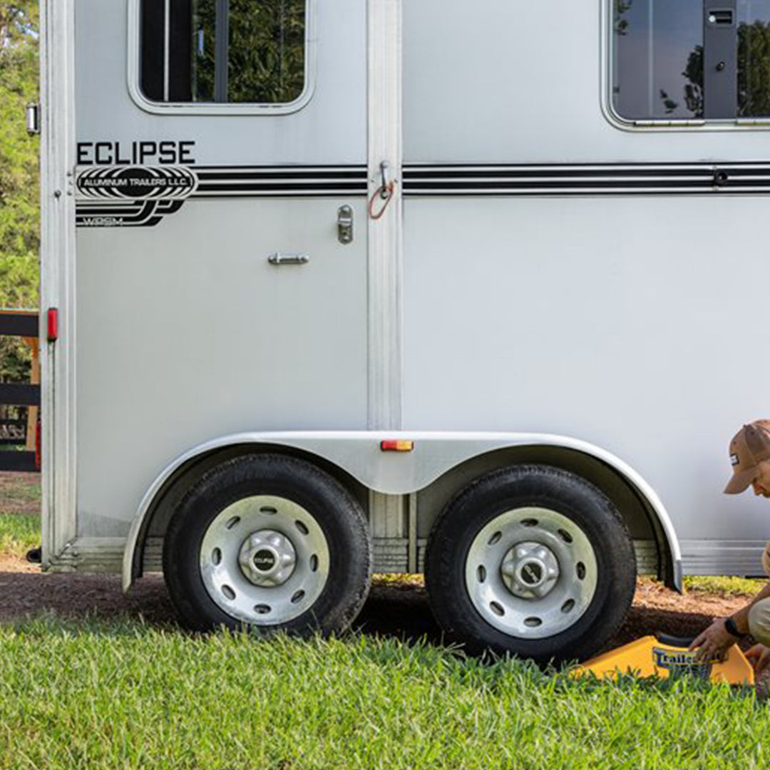 Camco Trailer Tandem Trailer Tire Changing Ramp w/5.5" Lift, Yellow (Open Box) - VMInnovations