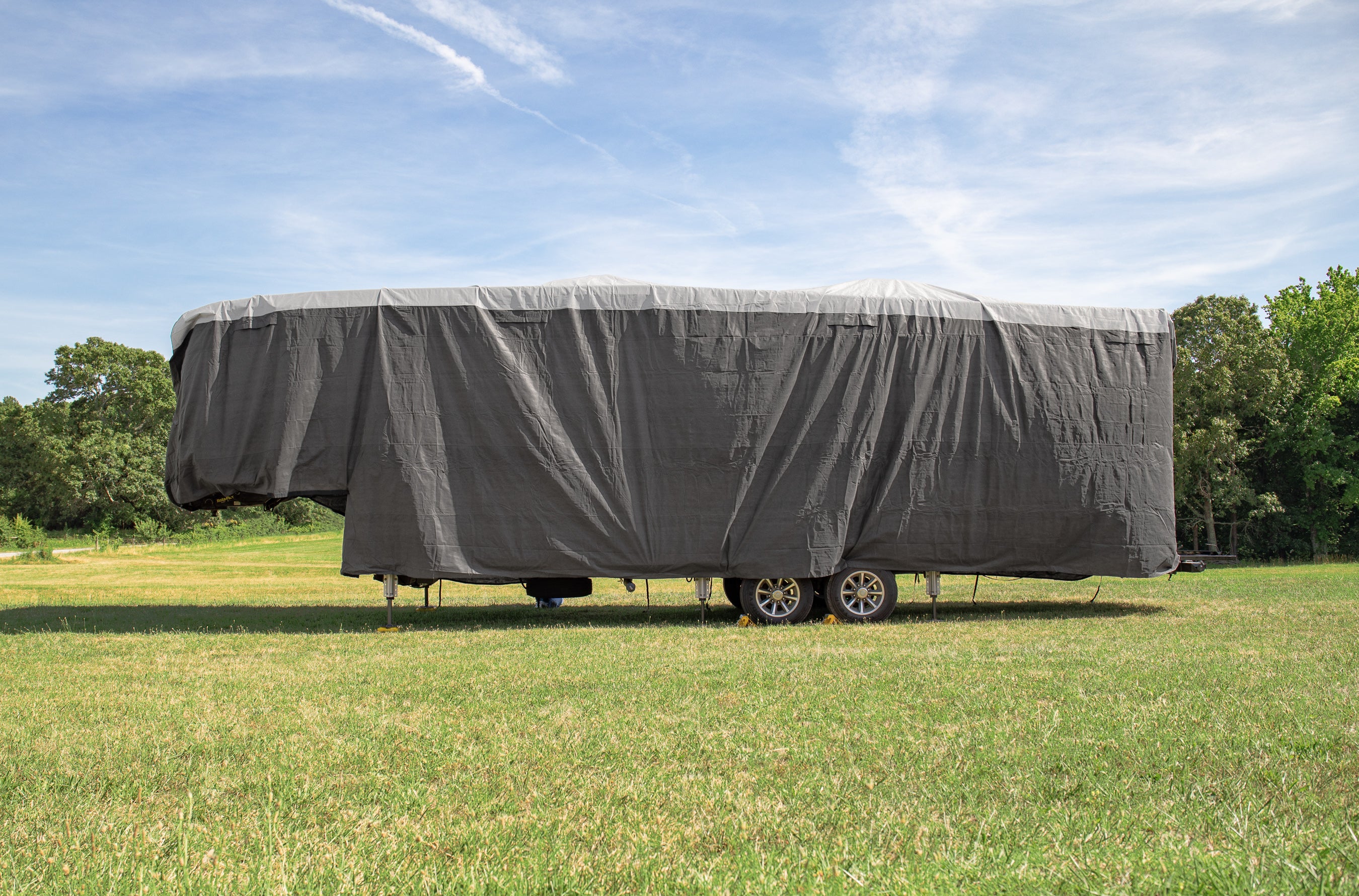Camco ULTRAGuard 34-36' 5th Wheel RV Cover with Zipper Doors & Covered Air Vents - VMInnovations