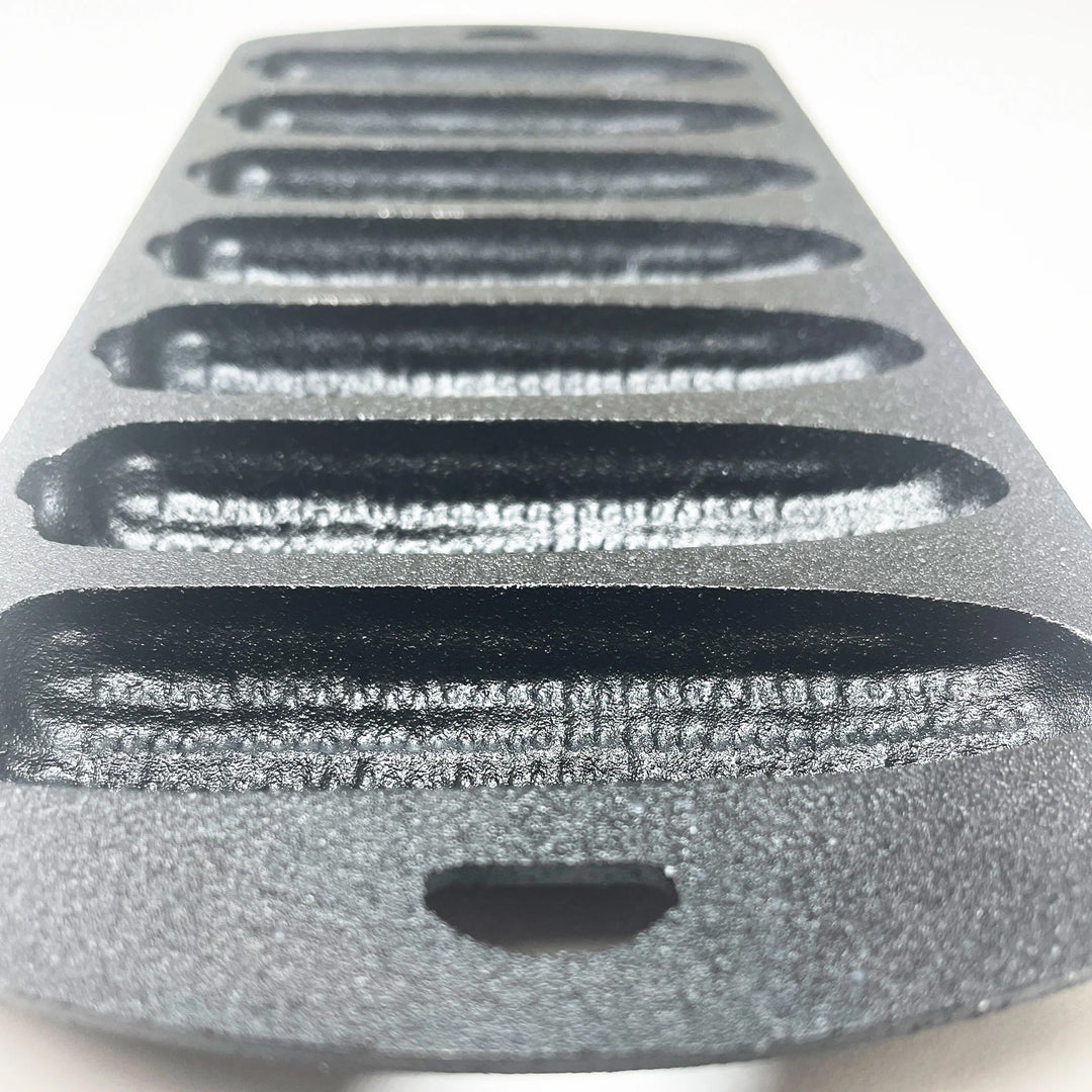 Bayou Classic 12x5" Heavy Duty Cast Iron Cornbread Pan with 7 Molds, Black(Used) - VMInnovations