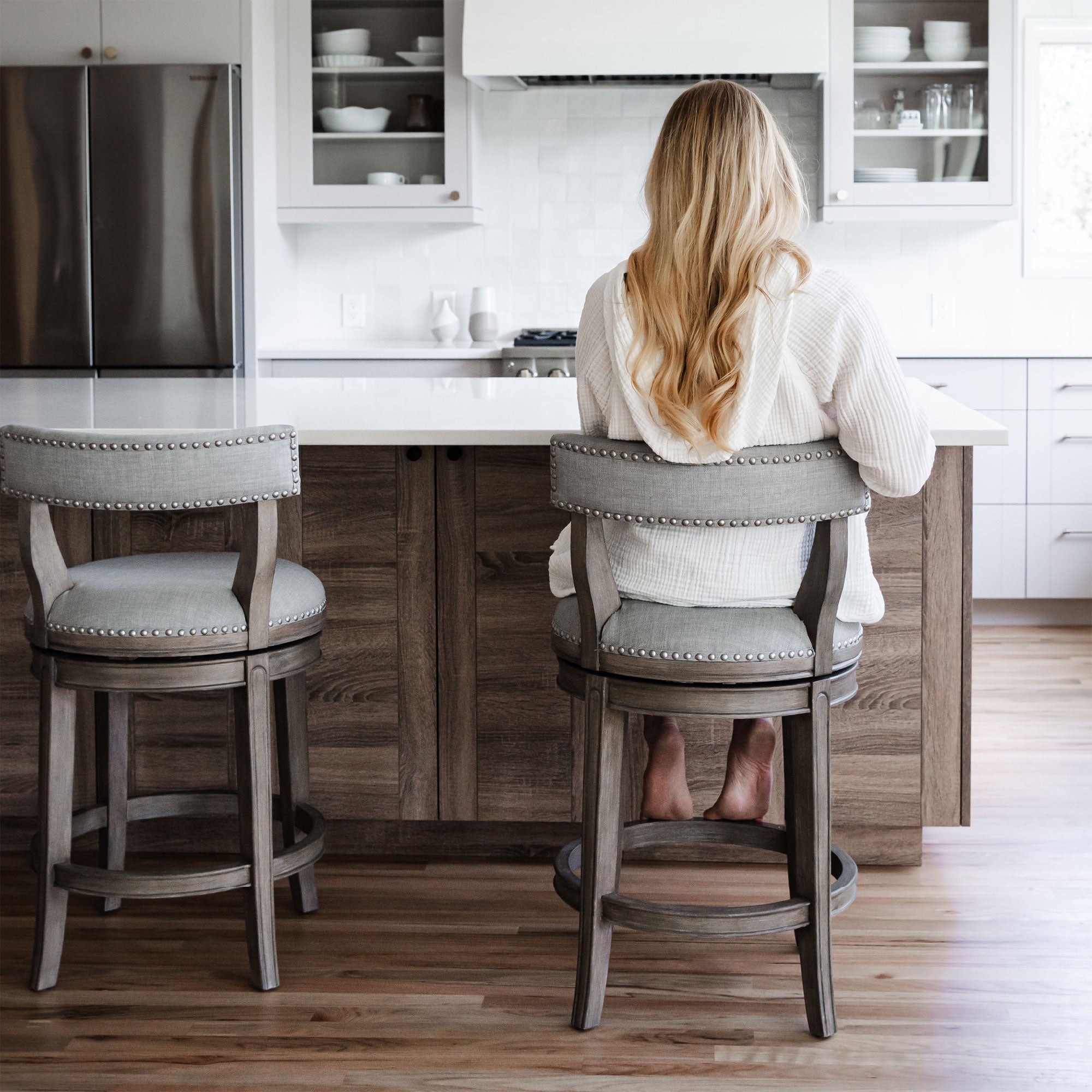 Maven Lane Alexander Low-Back Swivel Stool, Reclaimed Oak, Bar Height (Open Box) - VMInnovations