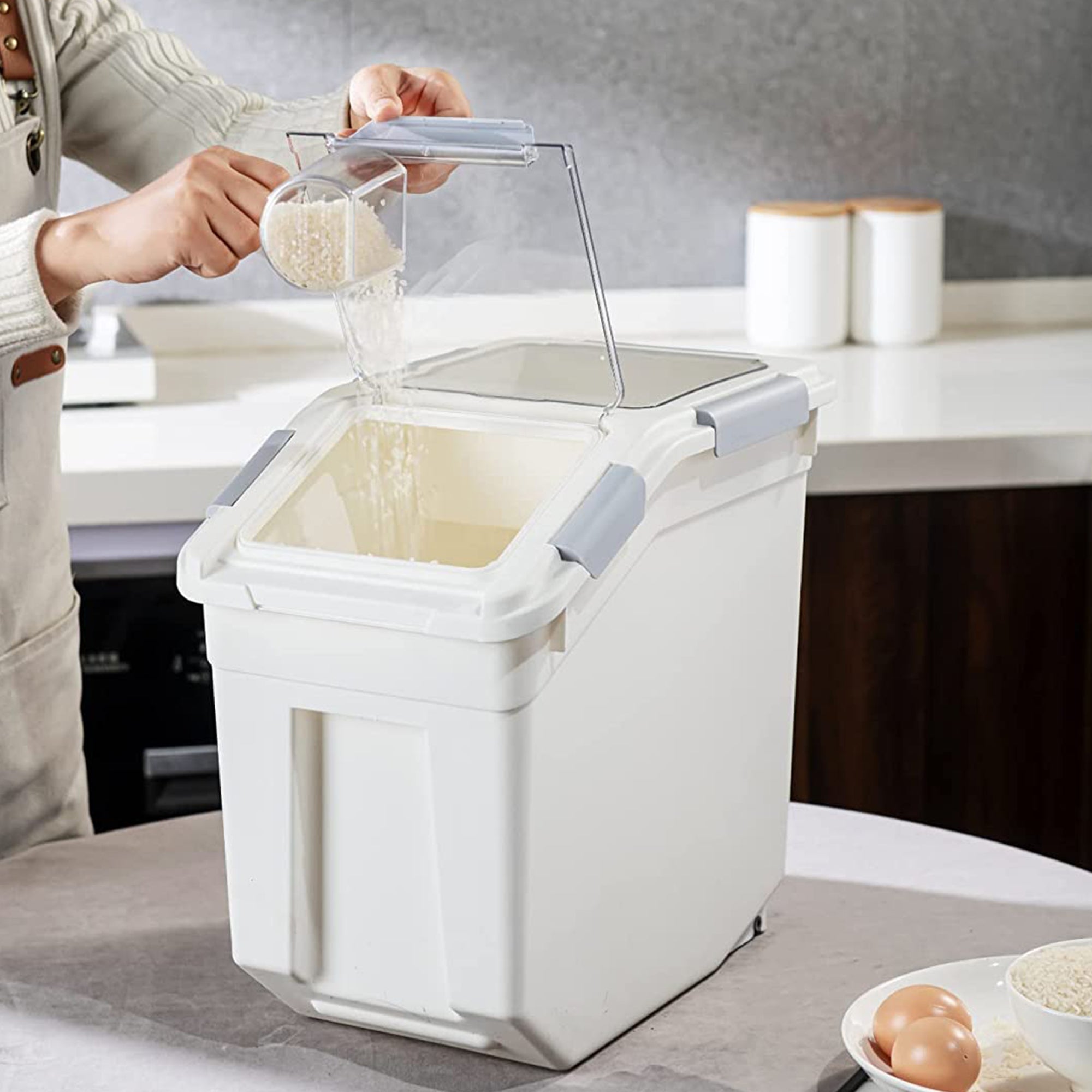 HANAMYA 33 Liter Rice Storage Container w/ Handle, Wheels & Measuring Cup(Used)