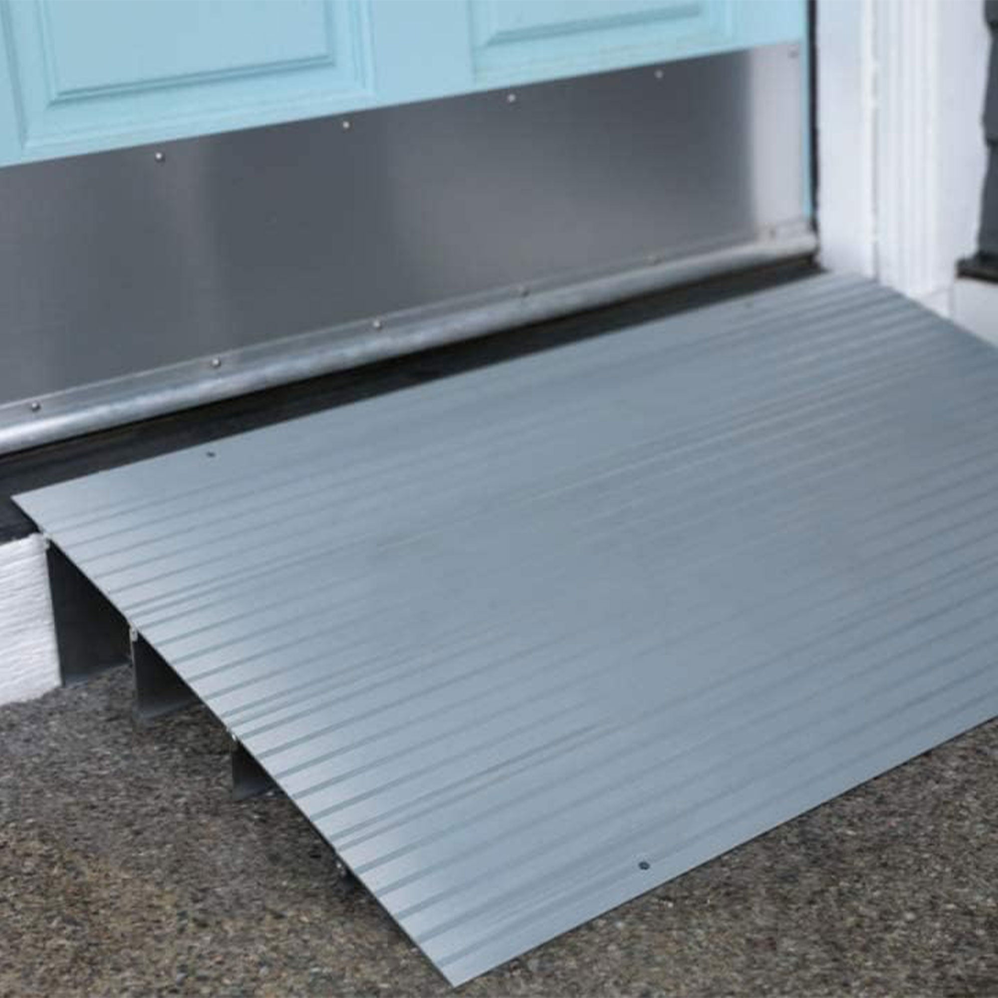 EZ-ACCESS 4” Portable Self Supporting Aluminum Modular Entry Ramp (Used) - VMInnovations