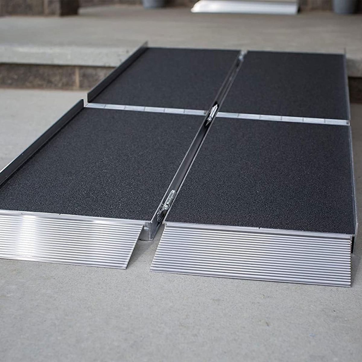 SUITCASE 10 Foot Portable Trifold Folding Aluminum Wheelchair Ramp (Used)