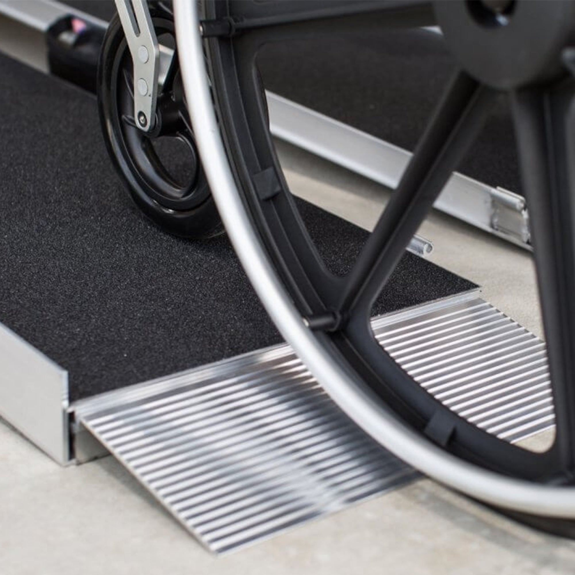 EZ-ACCESS 5ft Singlefold Portable Ramp w/Surface That Resists Slips (Open Box) - VMInnovations