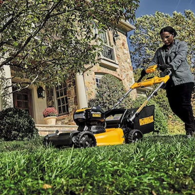 DEWALT 20V MAX Self Propelled 21.5" Automatic Lawn Mower with Charger(For Parts)