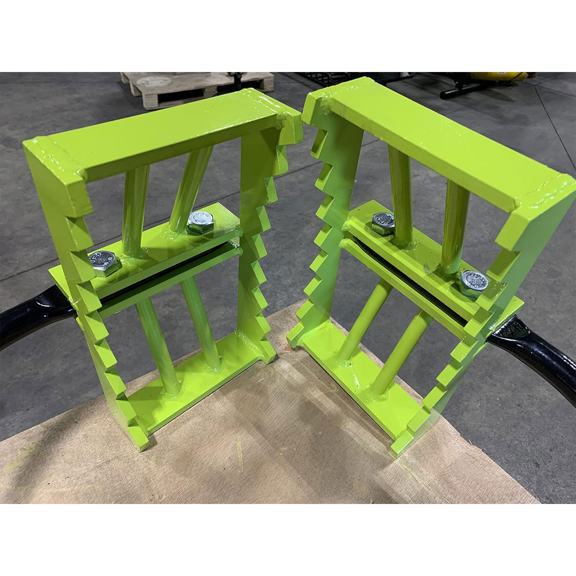 Boulder Tuff Powder Coated 1,100 Pound Capacity Rock Boulder Tongs, Green (Used) - VMInnovations