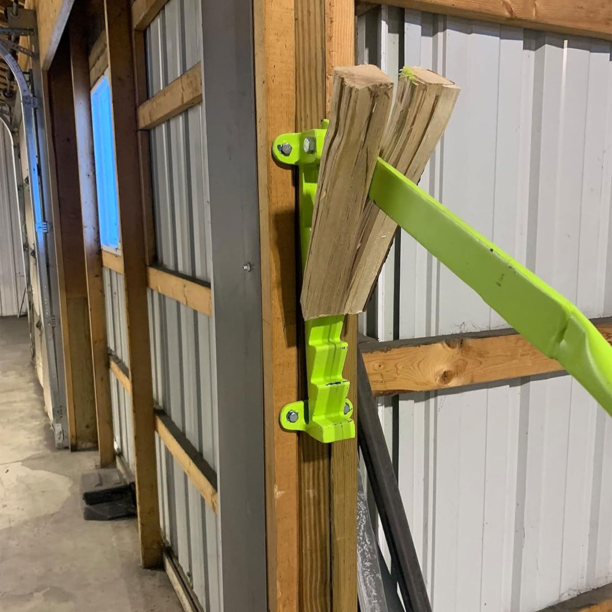 Timber Tuff Wall Mounted Cast Iron Splitter with 24 Inch Handle, Green (Used) - VMInnovations