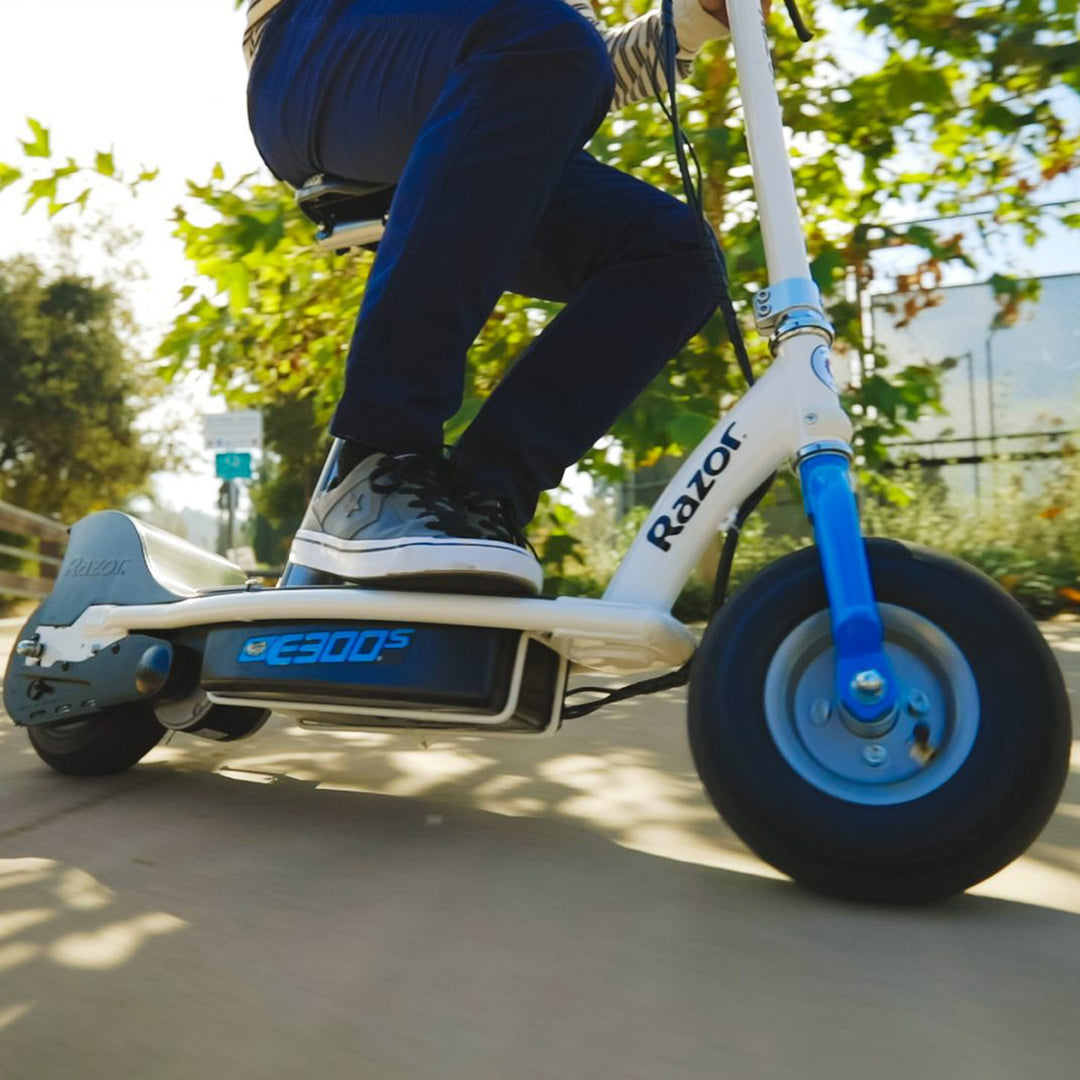 Razor Seated Electric Scooter for Kids, Pneumatic Tires, Seat, White/Blue (Used)